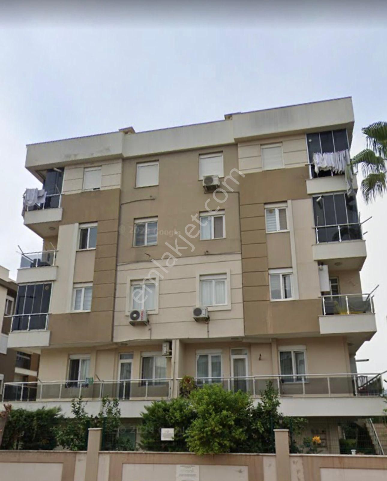 Konyaaltı Mollayusuf Mah.katta Havuzlu Siteiçinde K.otoparklı 2+[