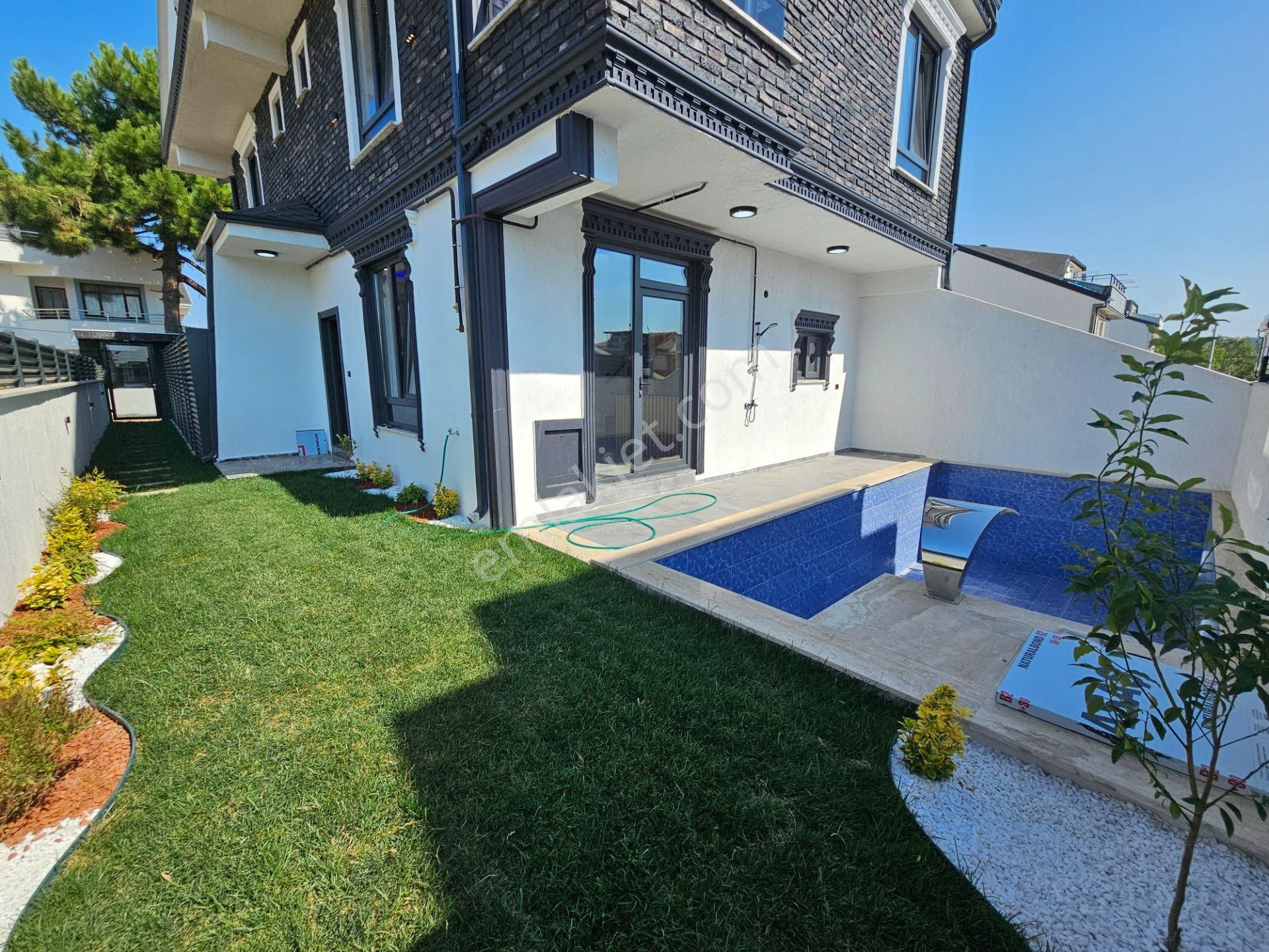 Deniz'den Kocaali Sakarya'da 3+1 Havuzlu , Denize 50 Mt. Mesafede , Ebeveyn Banyolu Lüks Villa - Görsel 4