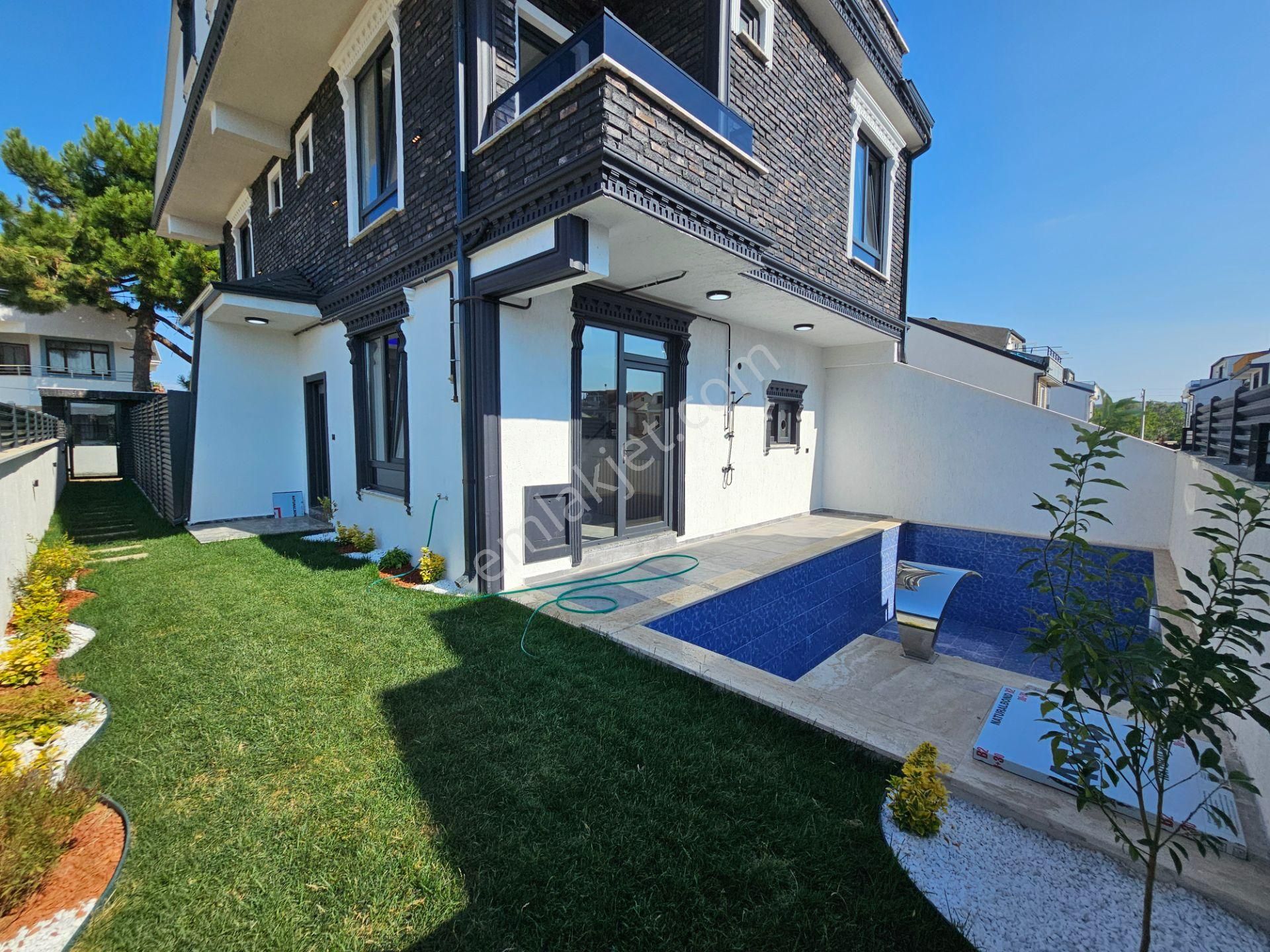 Deniz'den Kocaali Sakarya'da 3+1 Havuzlu , Denize 50 Mt. Mesafede , Ebeveyn Banyolu Lüks Villa - Görsel 2