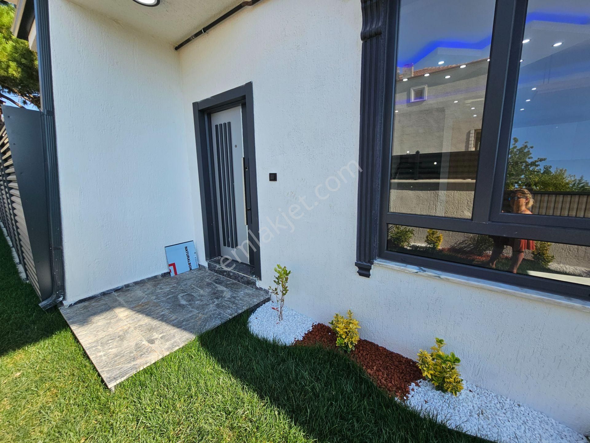 Deniz'den Kocaali Sakarya'da 3+1 Havuzlu , Denize 50 Mt. Mesafede , Ebeveyn Banyolu Lüks Villa - Görsel 7