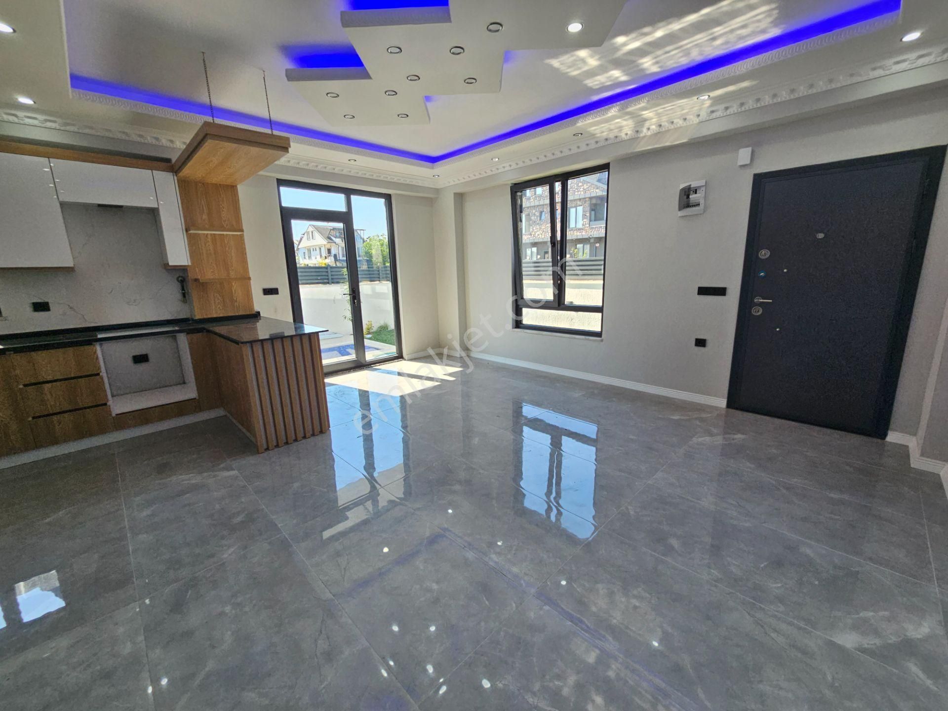 Deniz'den Kocaali Sakarya'da 3+1 Havuzlu , Denize 50 Mt. Mesafede , Ebeveyn Banyolu Lüks Villa - Görsel 17