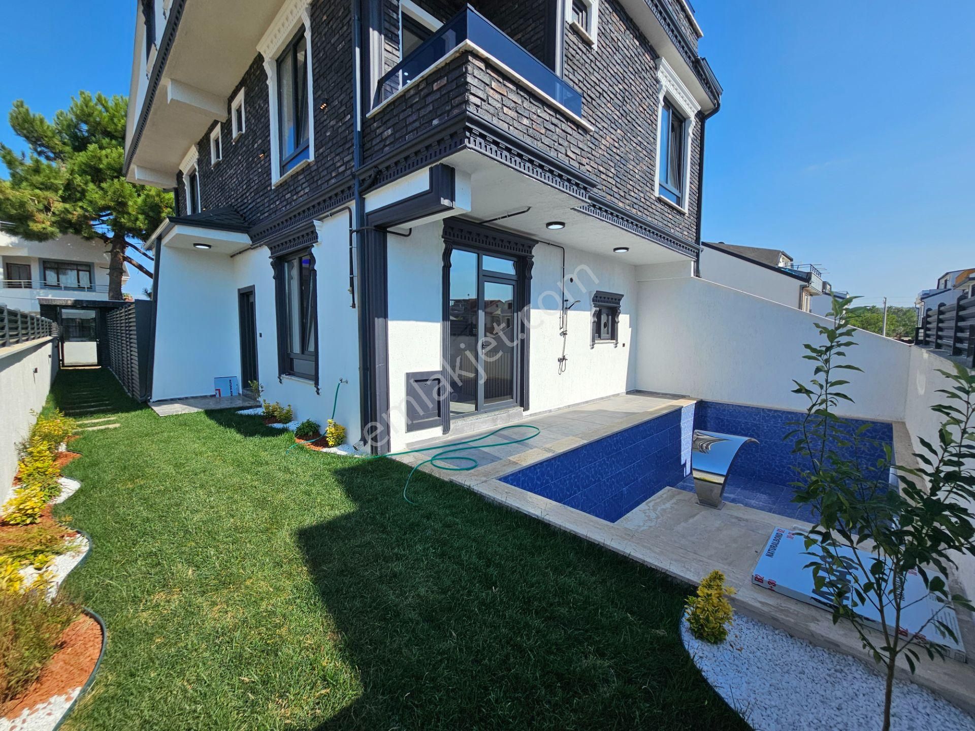 Deniz'den Kocaali Sakarya'da 3+1 Havuzlu , Denize 50 Mt. Mesafede , Ebeveyn Banyolu Lüks Villa - Görsel 3