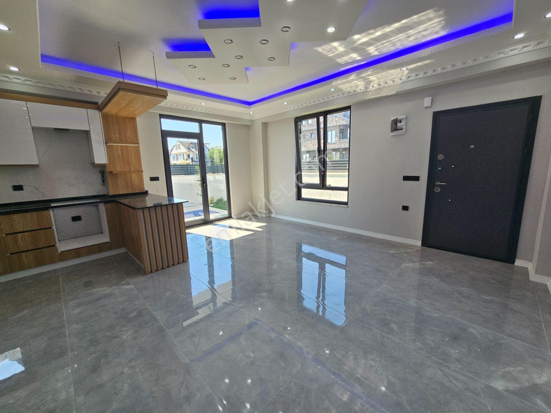 Deniz'den Kocaali Sakarya'da 3+1 Havuzlu , Denize 50 Mt. Mesafede , Ebeveyn Banyolu Lüks Villa - Görsel 10