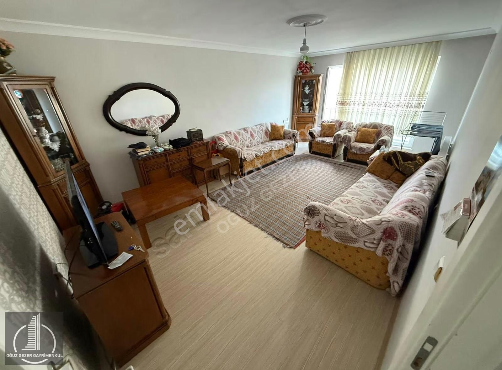 Oğuz Gezer Gayrimenkul'den Krediye Uygun Cadde Yakını 3+1 Daire