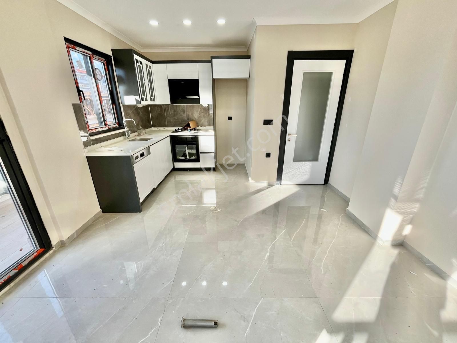 Gümüşden Altınkumda Yerden Isıtmalı Ultra Lüks Tasarım 2+1 Daire - Görsel 25