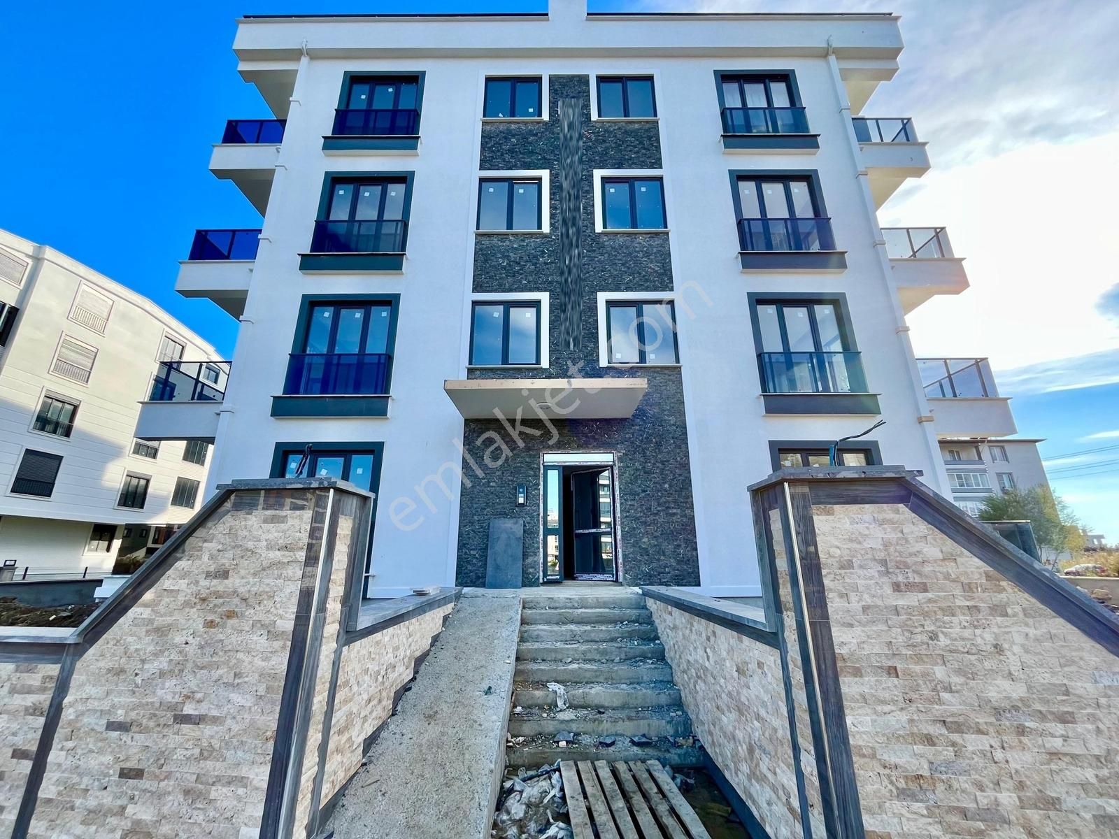 Gümüşden Altınkumda Yerden Isıtmalı Ultra Lüks Tasarım 2+1 Daire
