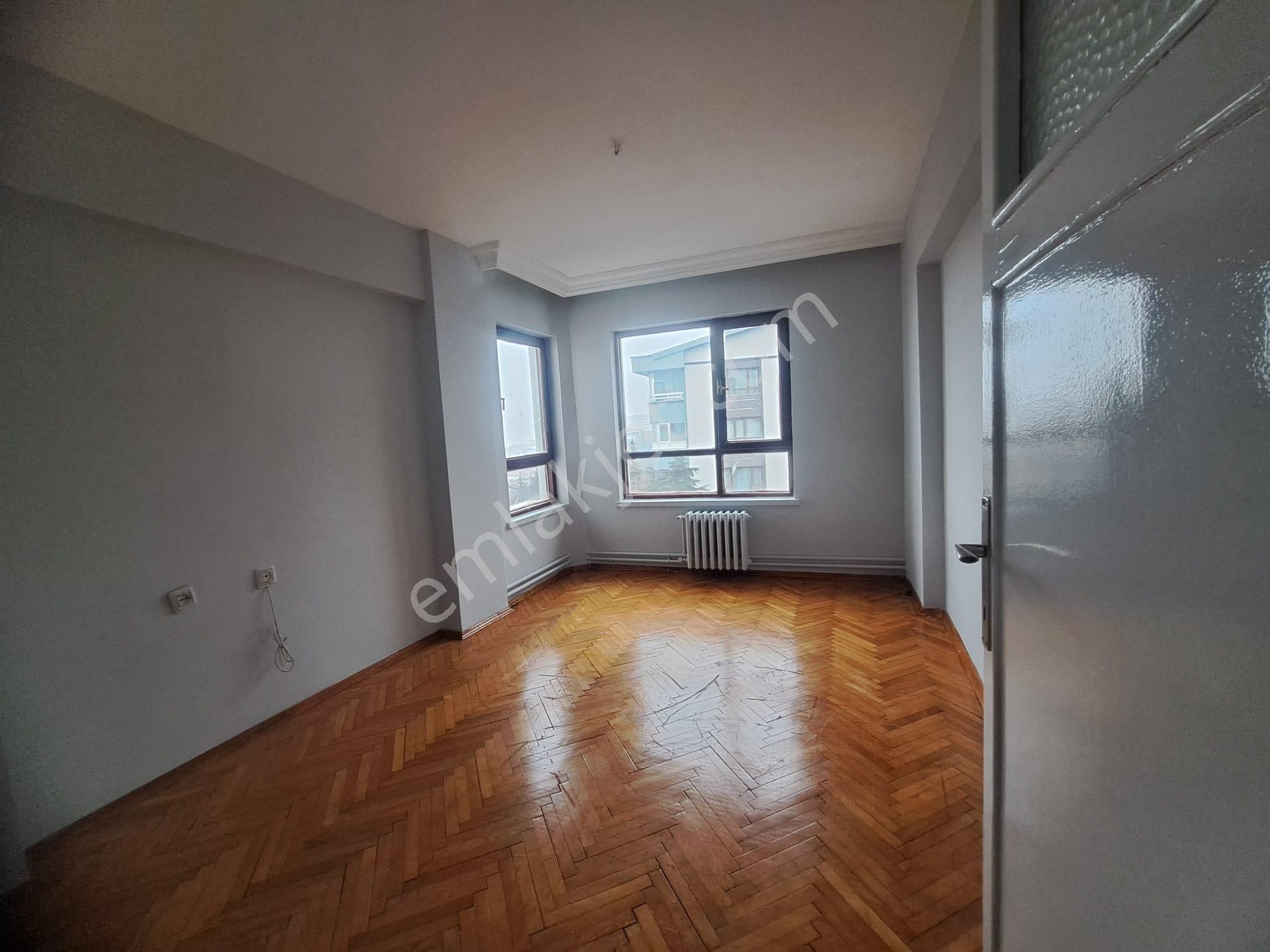 Önaldan Ankara Çankaya Sokullu Caddesi Üzeri 4+1 Manzaralı Daire - Görsel 6