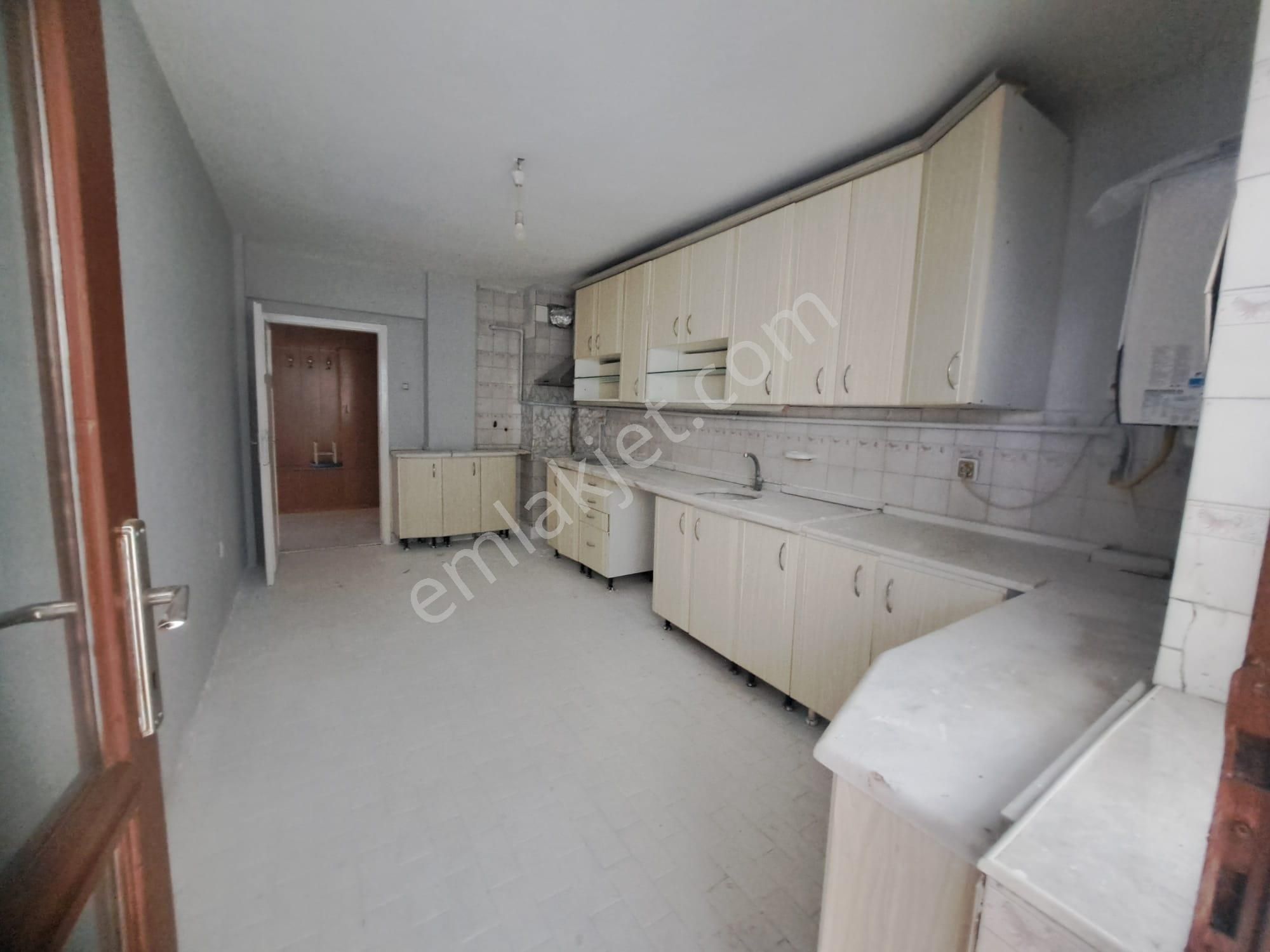 Önaldan Ankara Çankaya Sokullu Caddesi Üzeri 4+1 Manzaralı Daire - Görsel 11