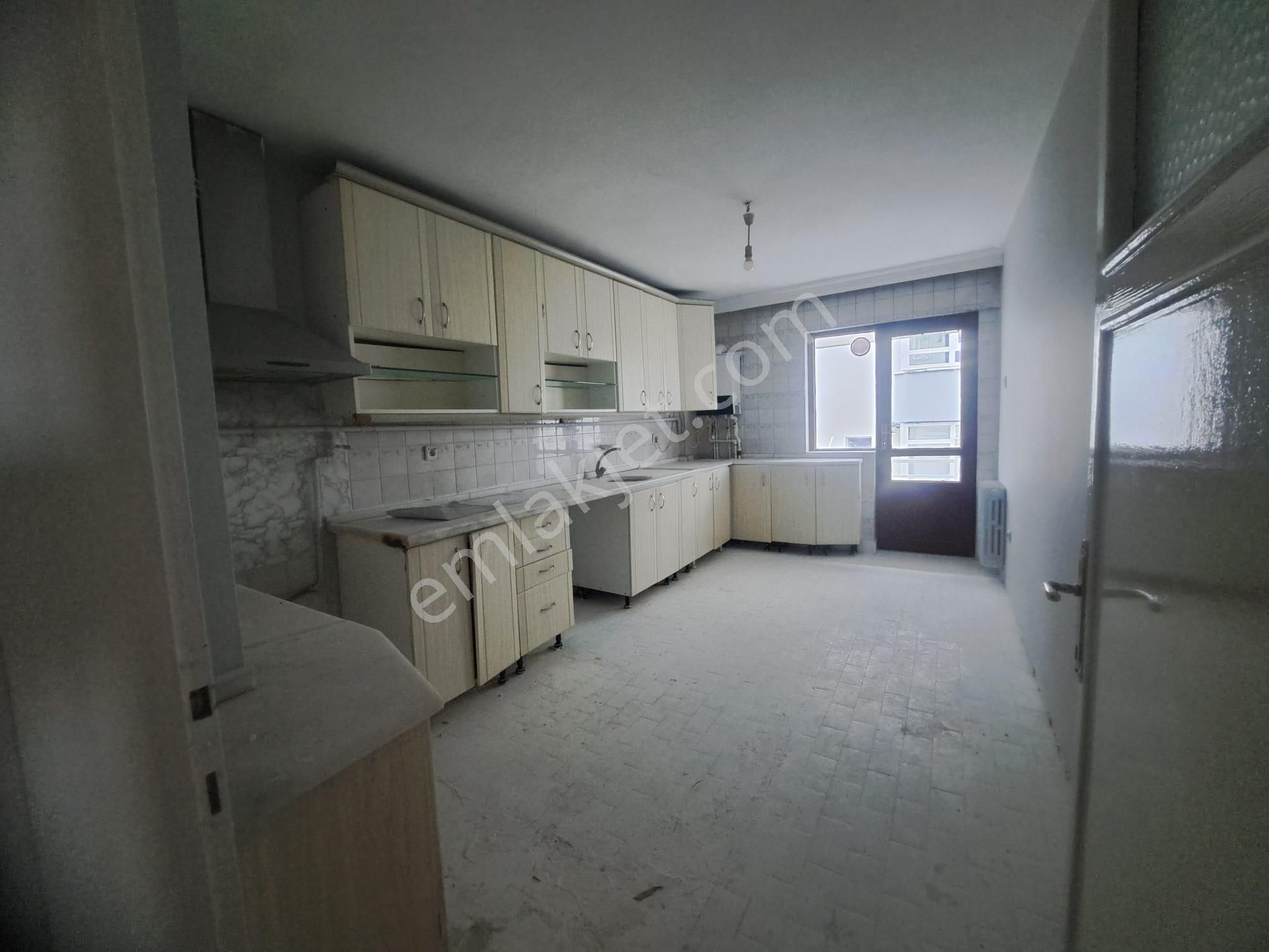 Önaldan Ankara Çankaya Sokullu Caddesi Üzeri 4+1 Manzaralı Daire - Görsel 12