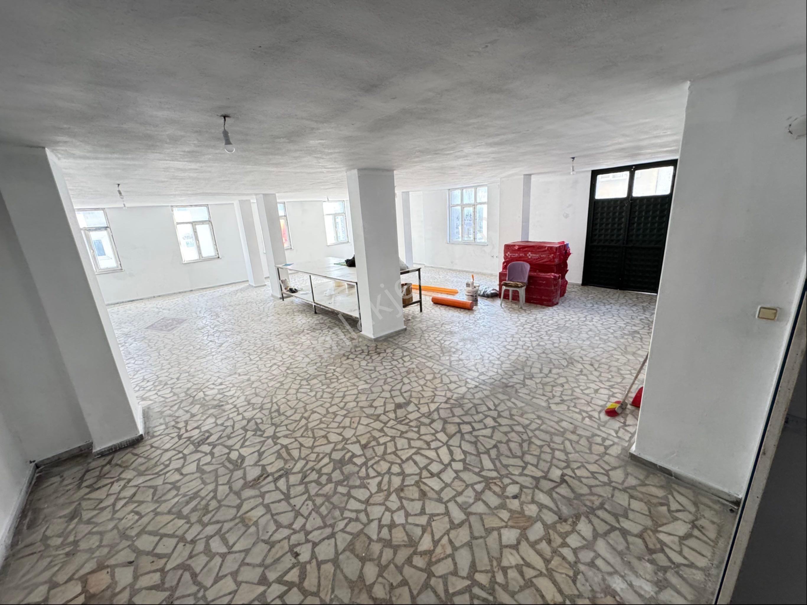 Zafer Yapı Gayrimenkulden Kiralık Dükkan 200m2 1.kat İşhanında İstanbul Sultangazi Cebeci Mahde - Görsel 8