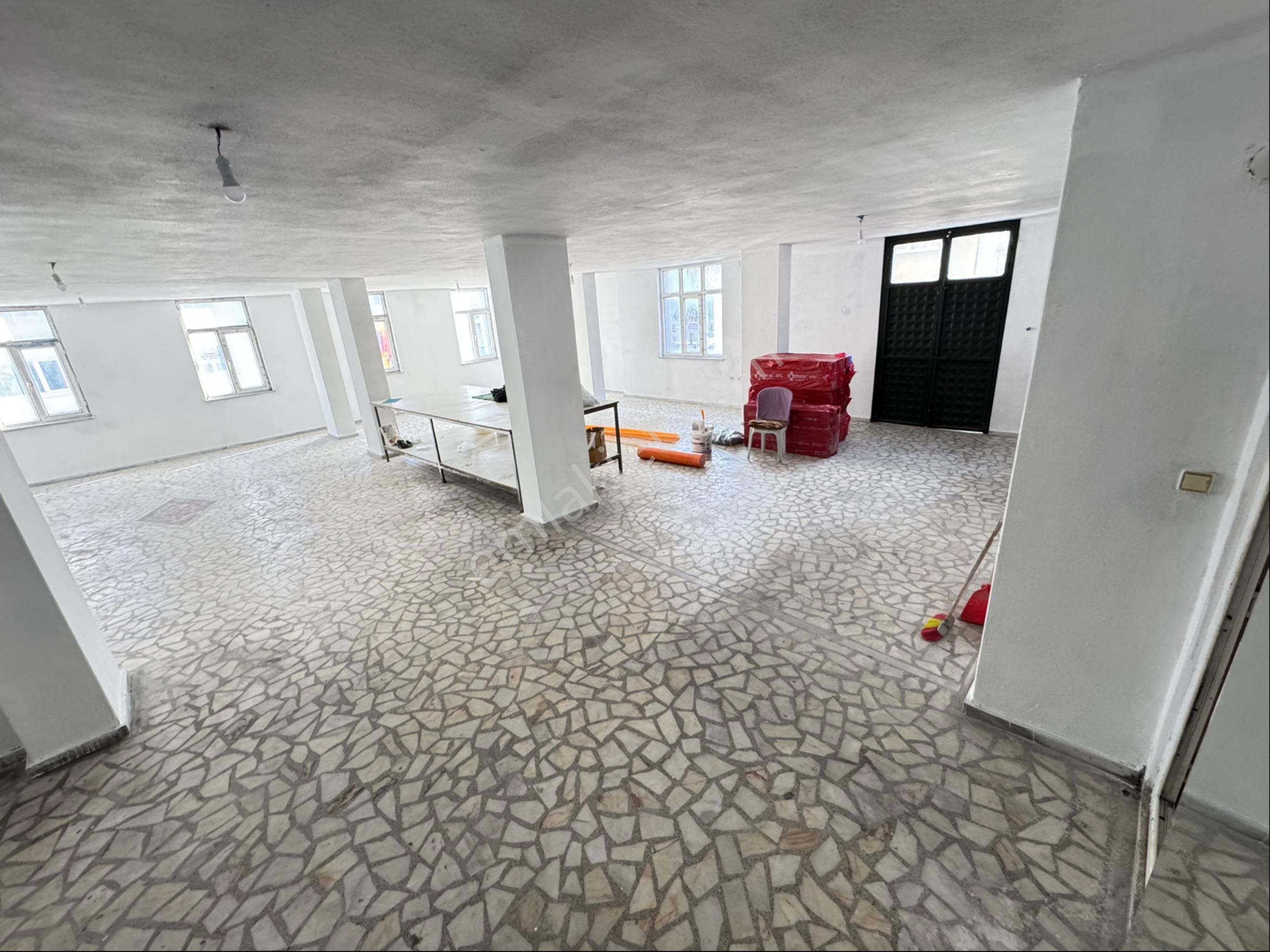 Zafer Yapı Gayrimenkulden Kiralık Dükkan 200m2 1.kat İşhanında İstanbul Sultangazi Cebeci Mahde - Görsel 9