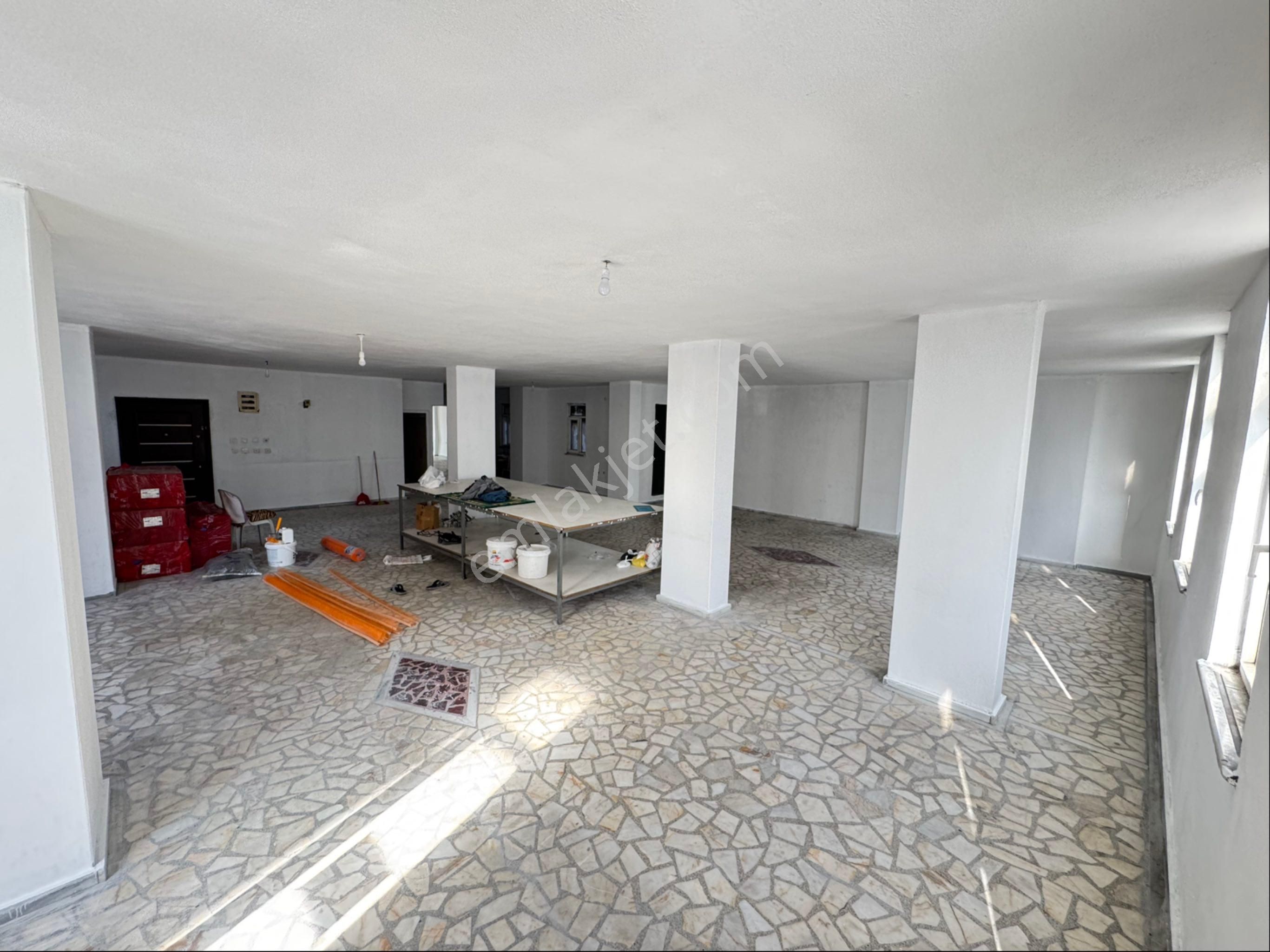 Zafer Yapı Gayrimenkulden Kiralık Dükkan 200m2 1.kat İşhanında İstanbul Sultangazi Cebeci Mahde - Görsel 3