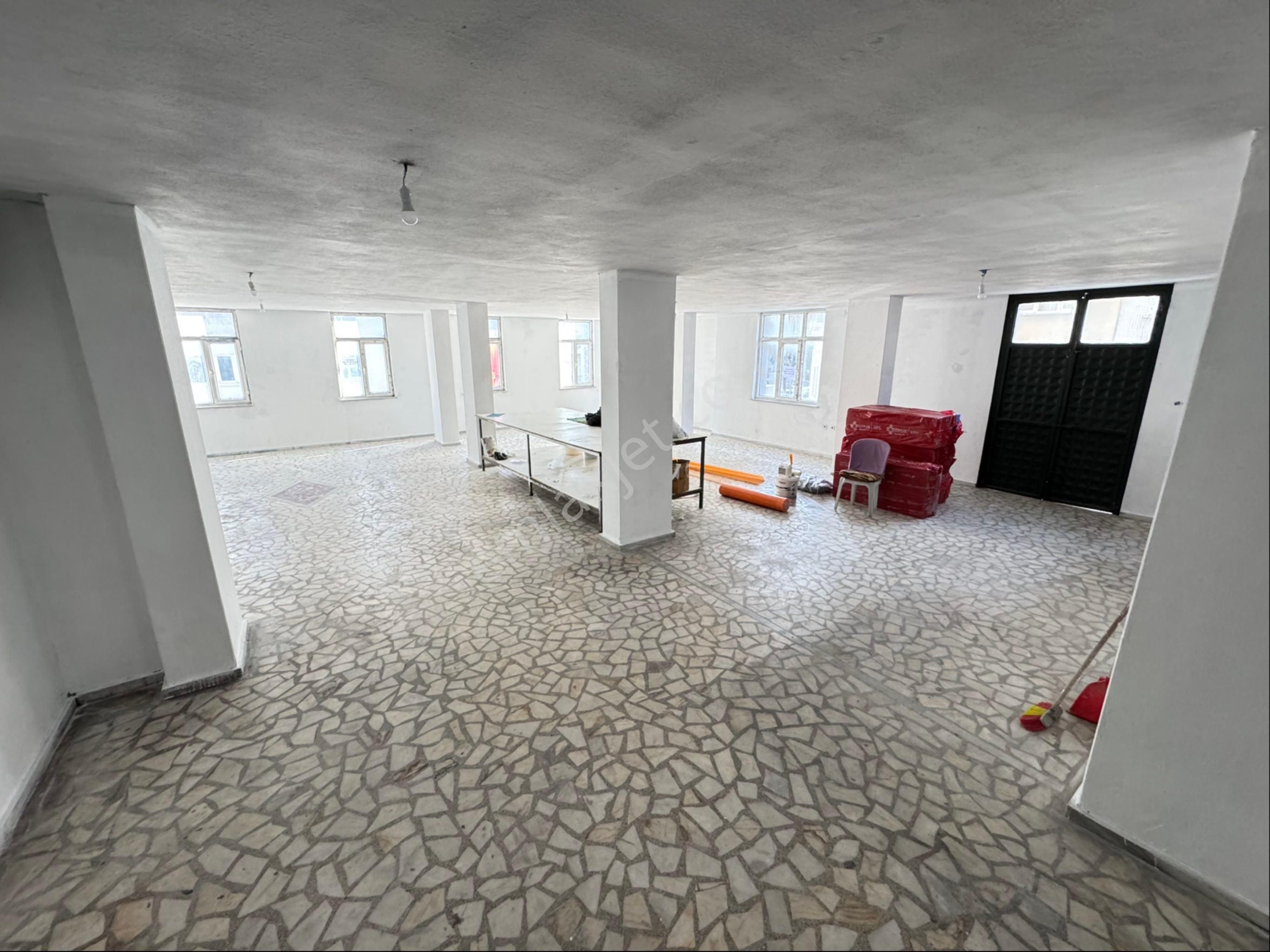 Zafer Yapı Gayrimenkulden Kiralık Dükkan 200m2 1.kat İşhanında İstanbul Sultangazi Cebeci Mahde - Görsel 13