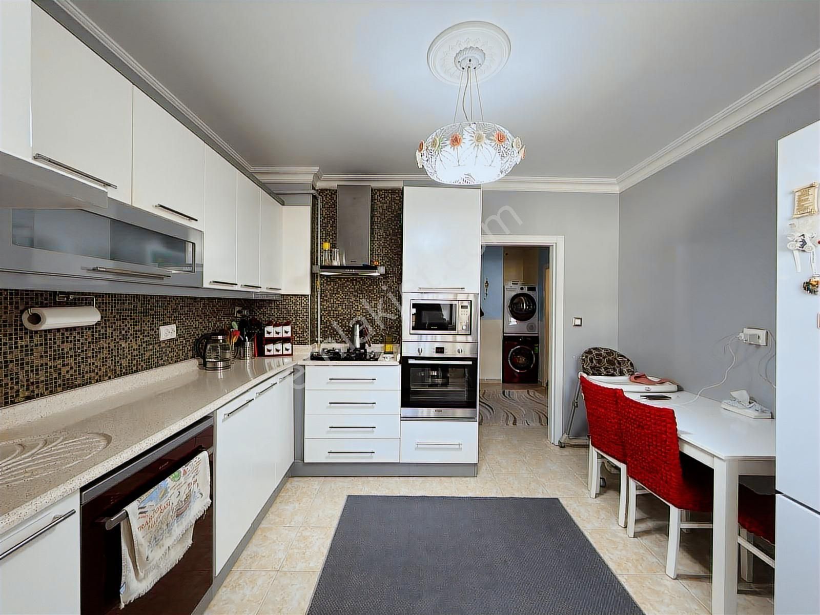 Yasa' Dan Karakaya'da 3.kat Kök Tapu 4+1 Bulvar Üstü Yapılı !!