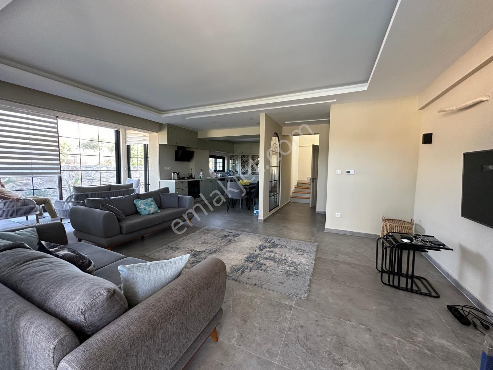 Foça Kozbeyli Merkez'de Müstakil Satılık Villa - Görsel 3