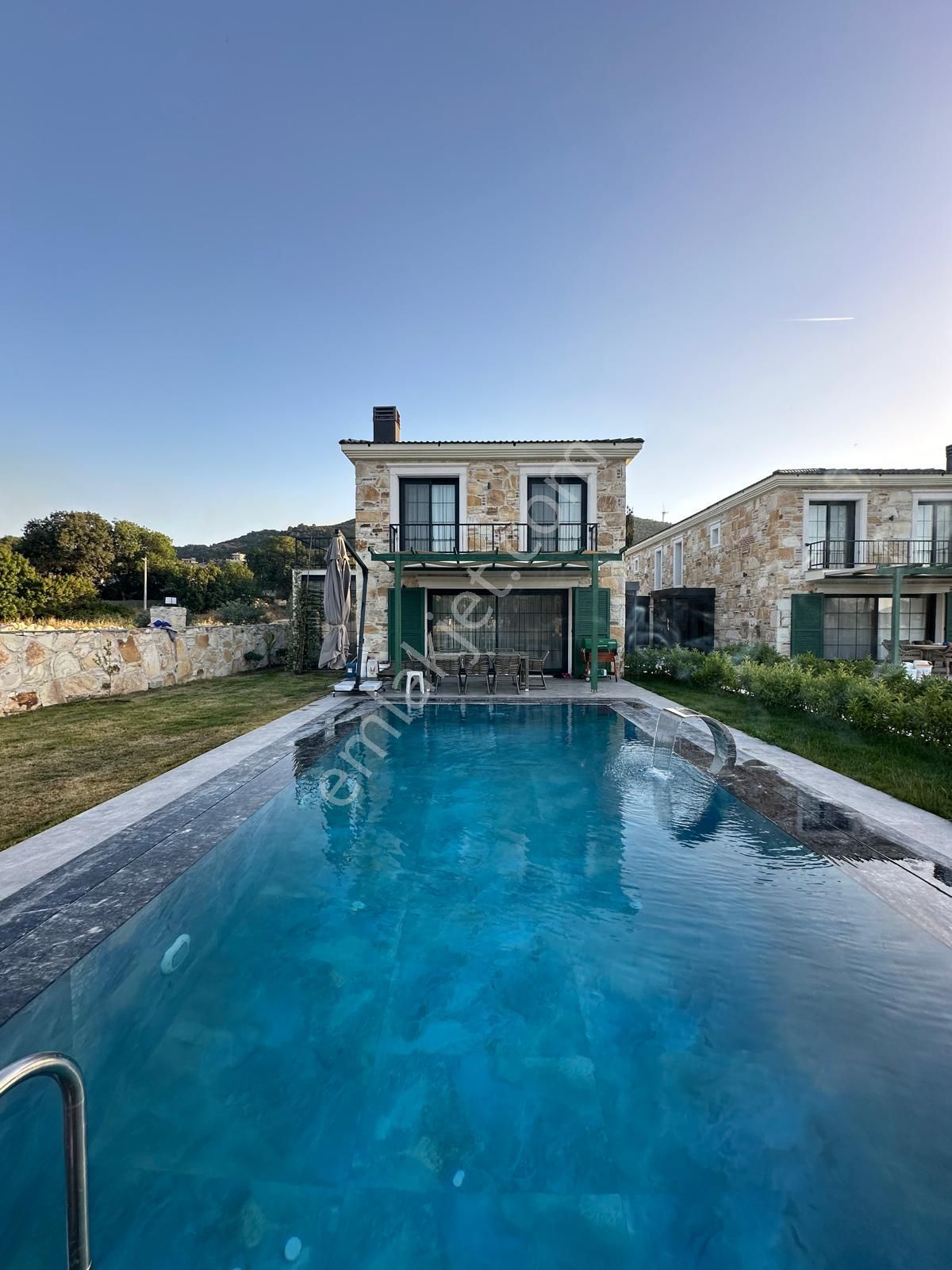 Foça Kozbeyli Merkez'de Müstakil Satılık Villa - Görsel 1