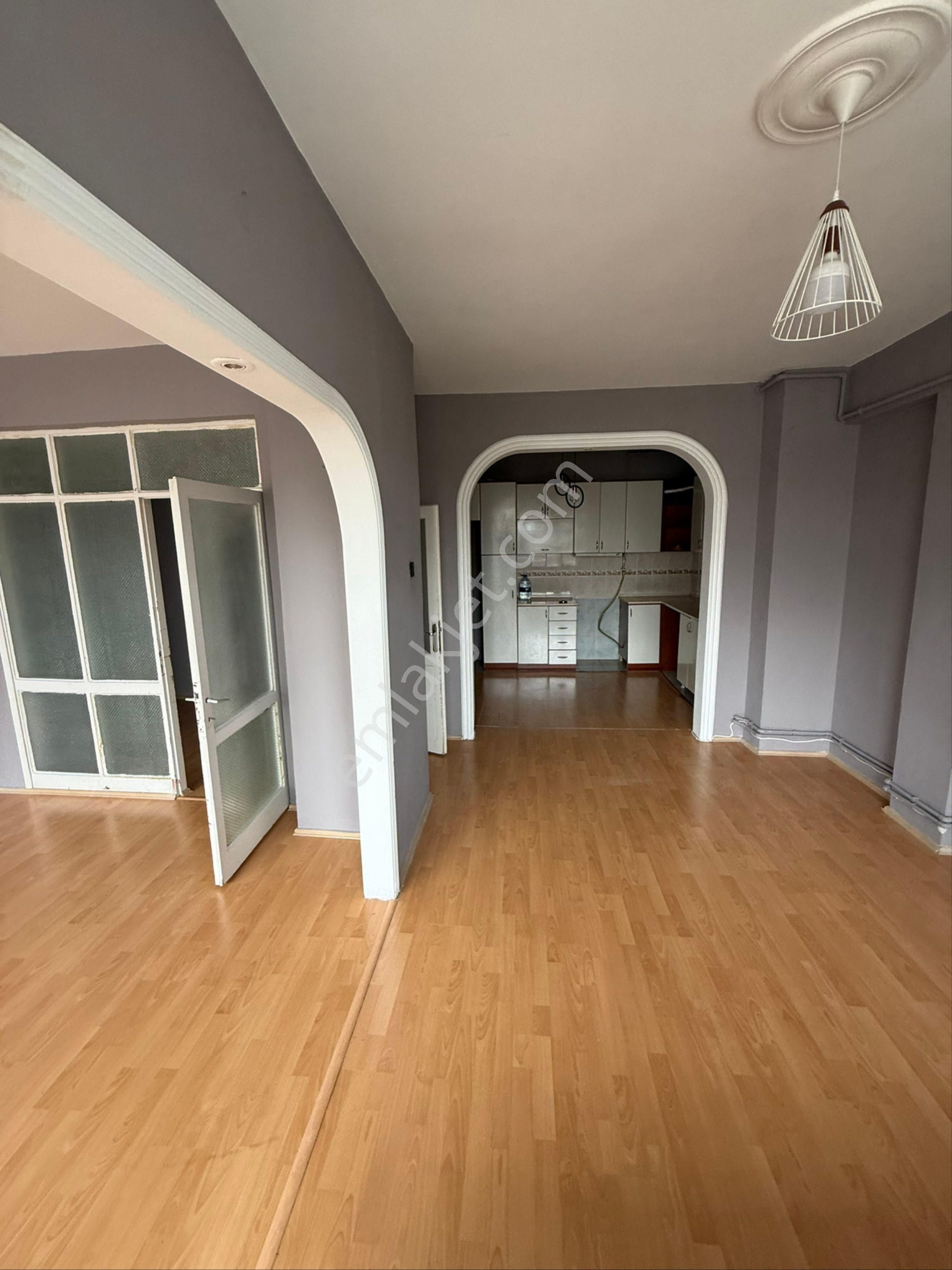 Hürriyet Mahallesinde İci Temiz Satılık Daire