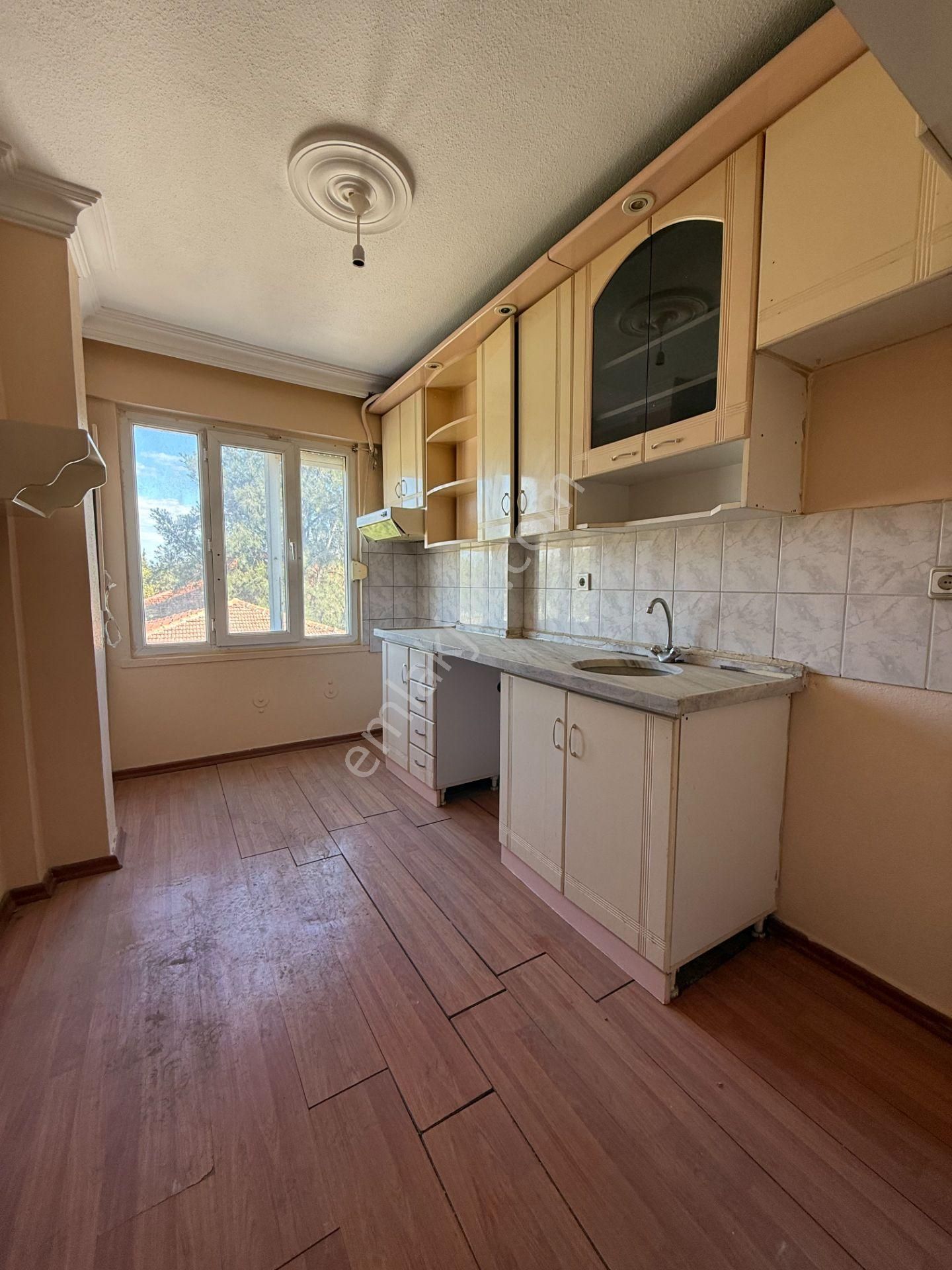 Tugay Nizamiyesi Karşısında Aydınlık Ve Ferah 3+1 Kiralık Daire - Görsel 9