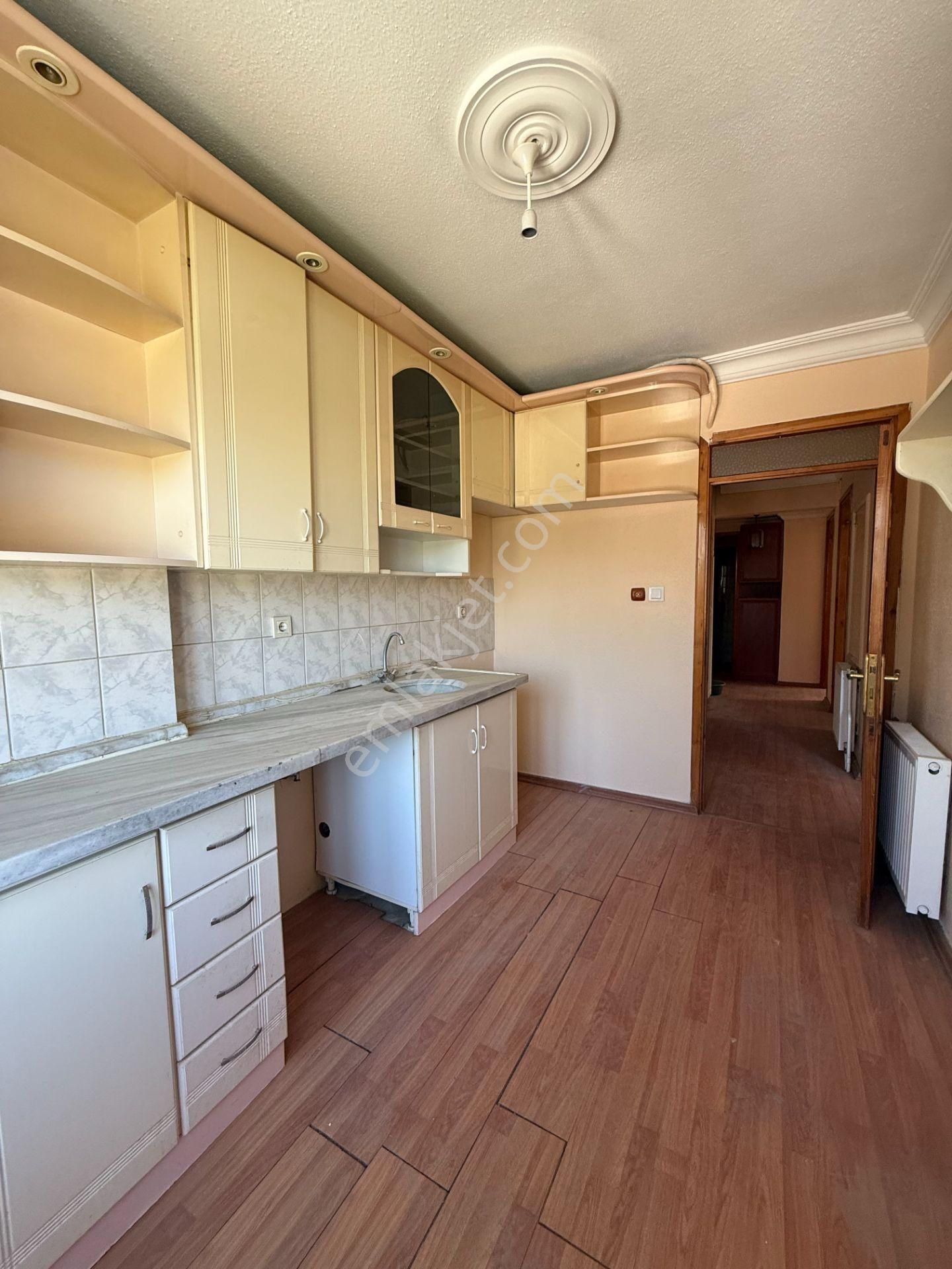 Tugay Nizamiyesi Karşısında Aydınlık Ve Ferah 3+1 Kiralık Daire - Görsel 11