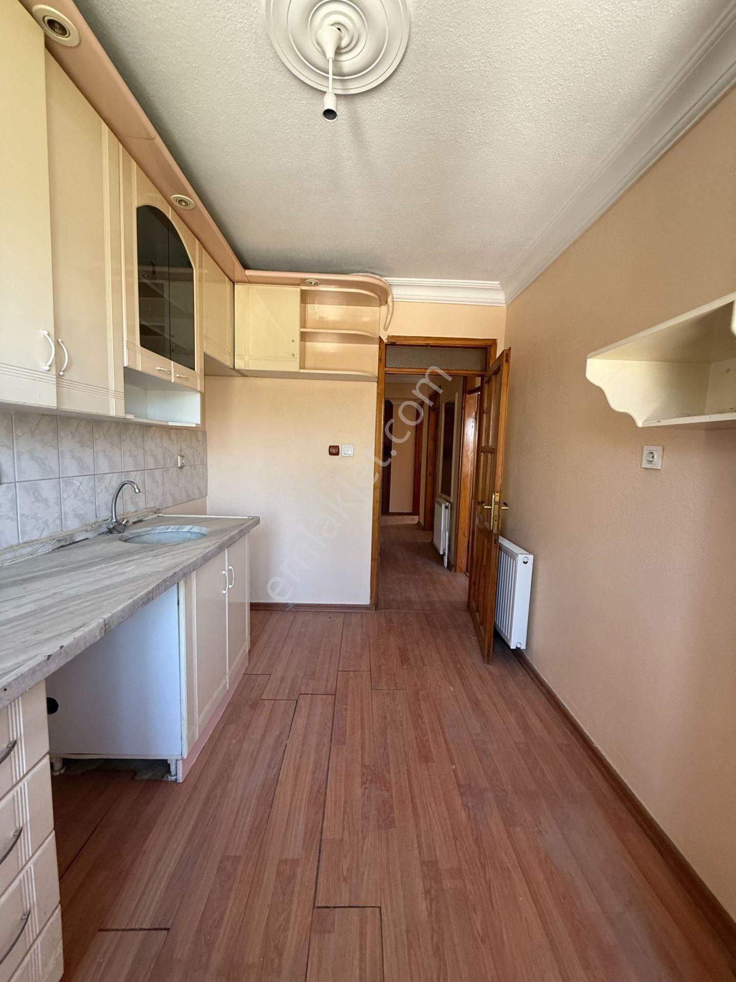 Tugay Nizamiyesi Karşısında Aydınlık Ve Ferah 3+1 Kiralık Daire - Görsel 12