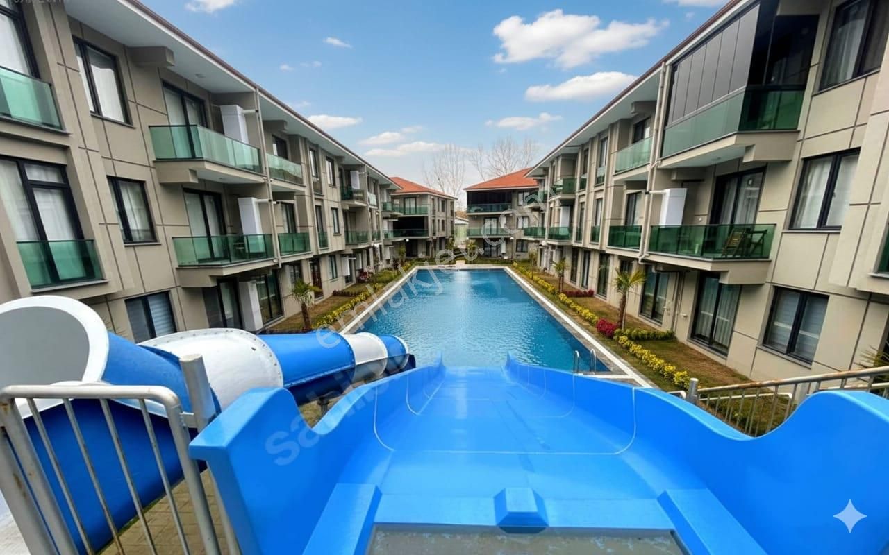 Çamlık Sitesinde Aqua Park Cepheli Kombi Petekli Eşyalı 2+1 Satılık - Görsel 3