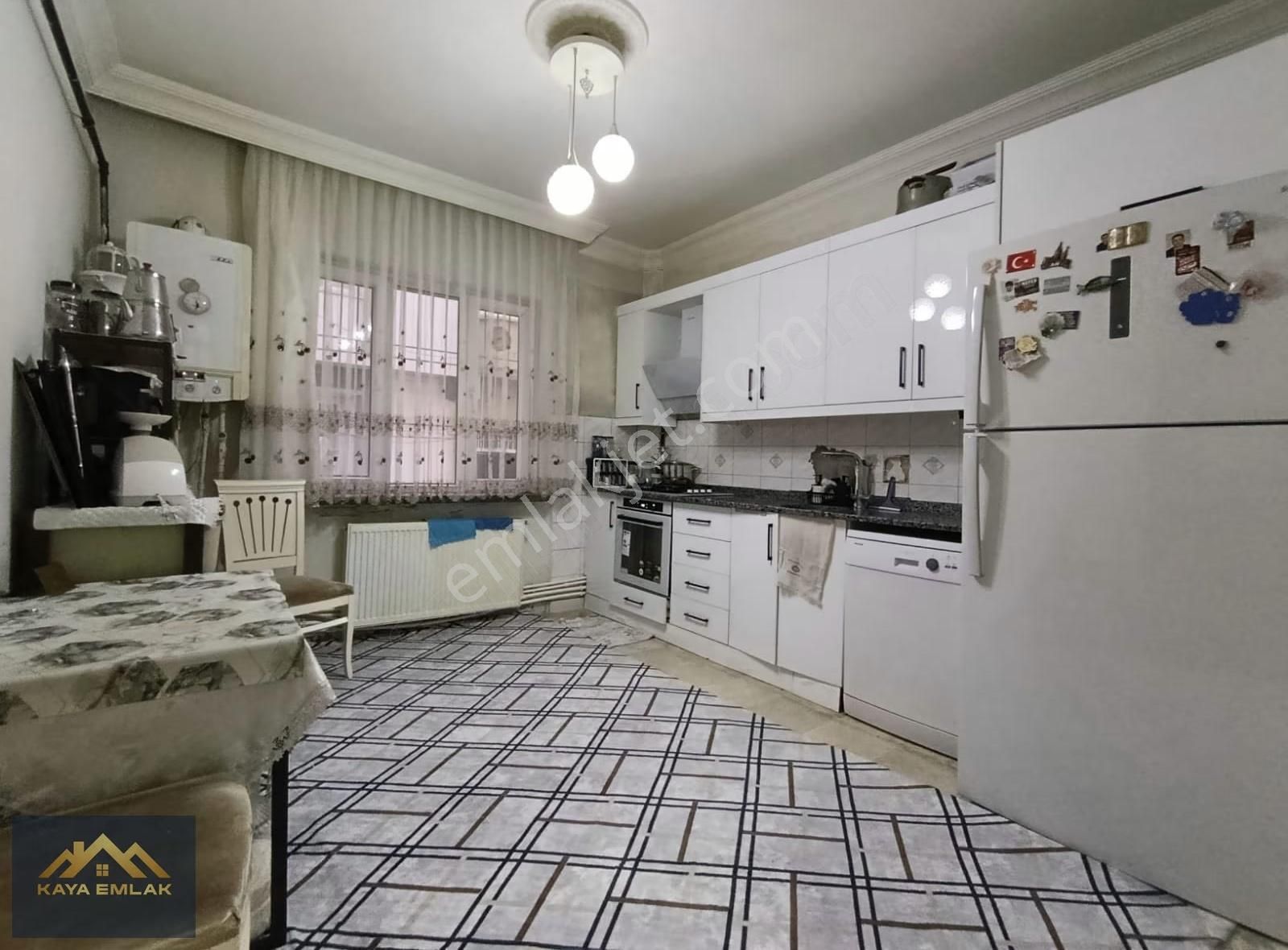 Yeşilevler Mahallesinde Satılık 3+1 Kattan Bölme Daire