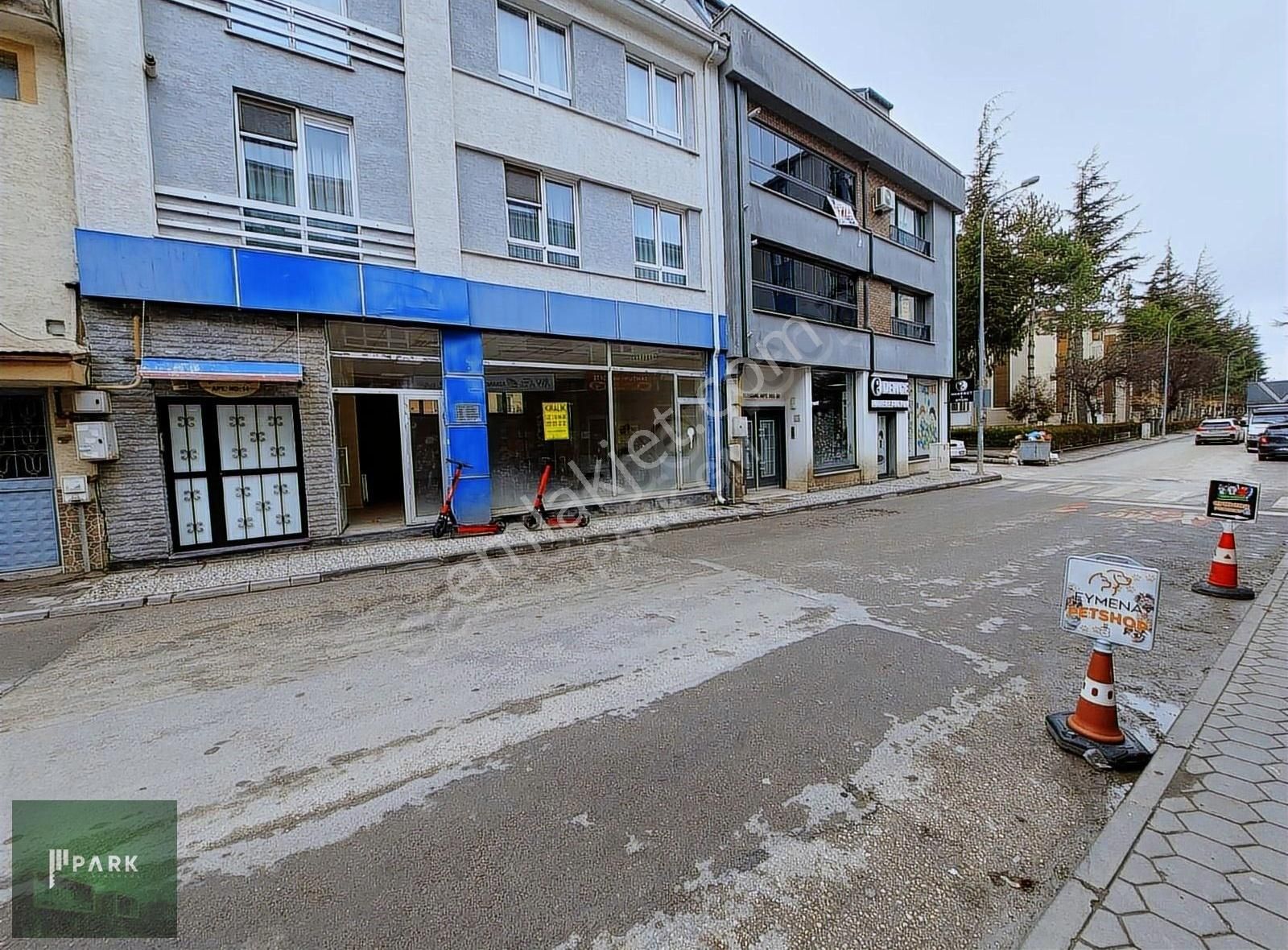 Park Gayrimenkul'den Batıkentte Kiralık 90 M2 Dükkan