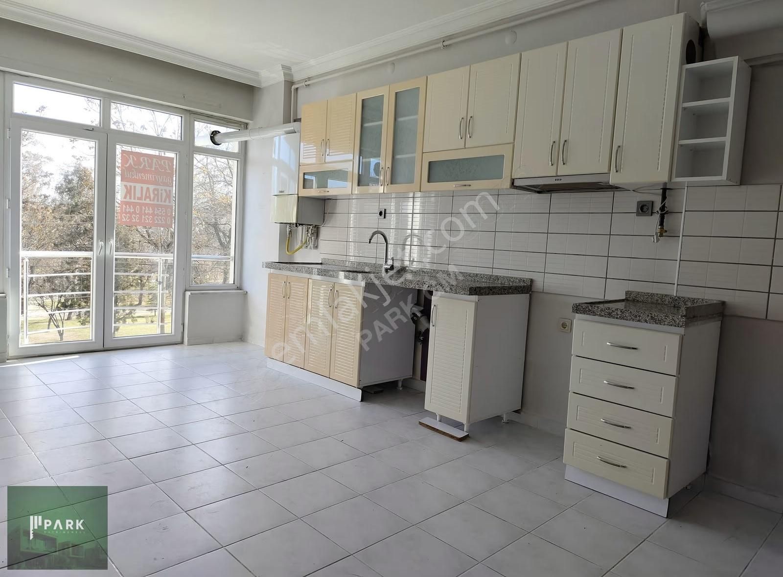 Park Gayrimenkul'den Ömerağada Cadde Üzeri Manzaralı Kiralık 3+1 - Görsel 2