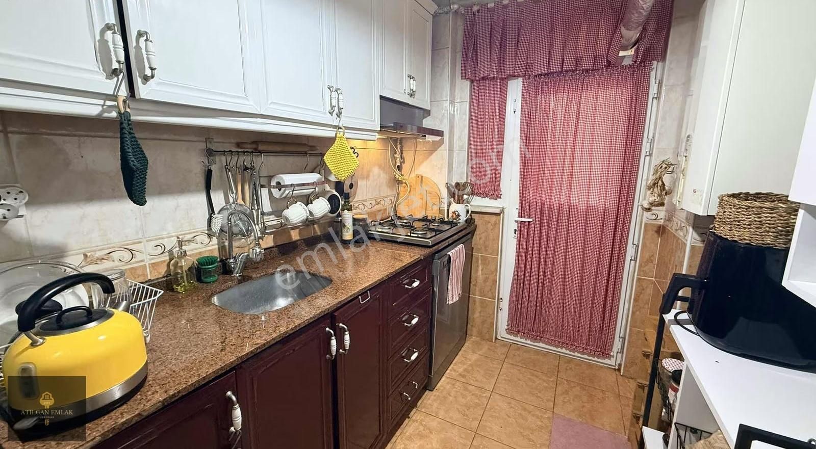 Üsküdarda Yatırımlık Hazır Kiracılı Kullanışlı Bahçe Katı Daire - Görsel 17