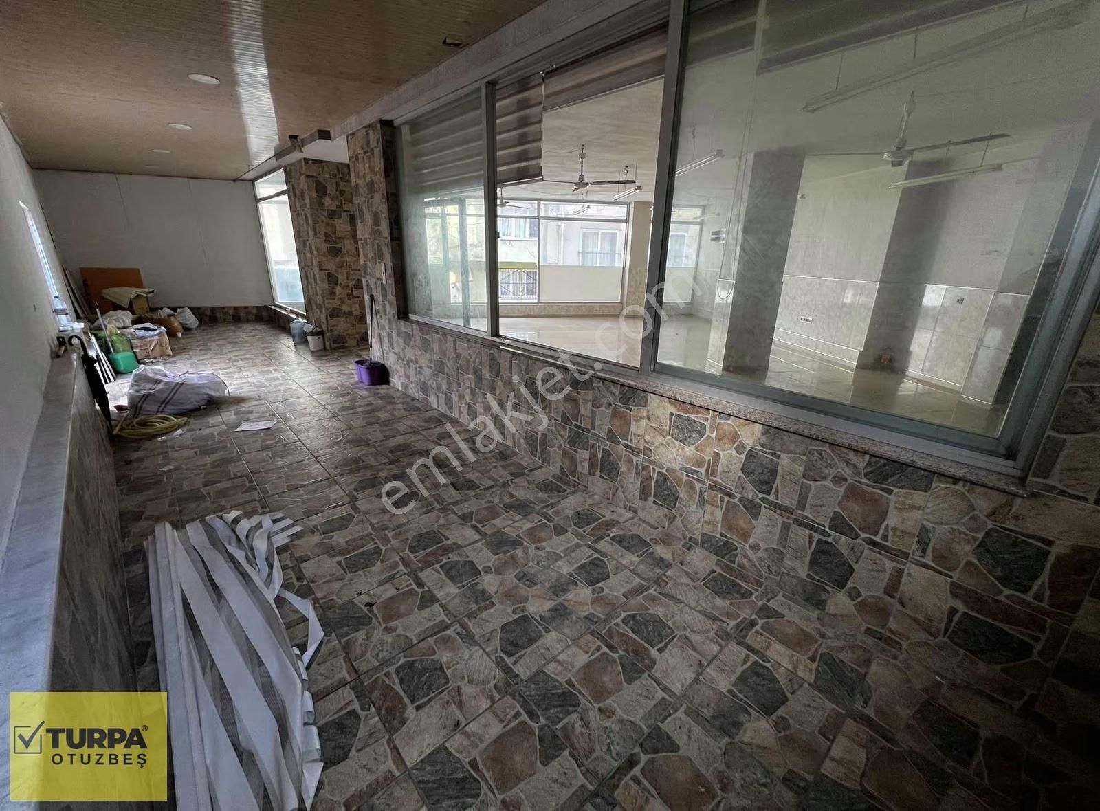 Turpa Otuzbeş'ten Köşe Konum Ferah Kiralık Dükkan 120 M² - Görsel 10