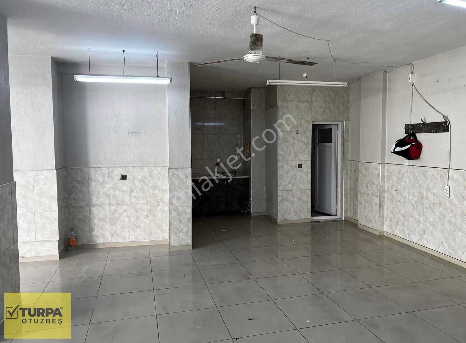Turpa Otuzbeş'ten Köşe Konum Ferah Kiralık Dükkan 120 M² - Görsel 5