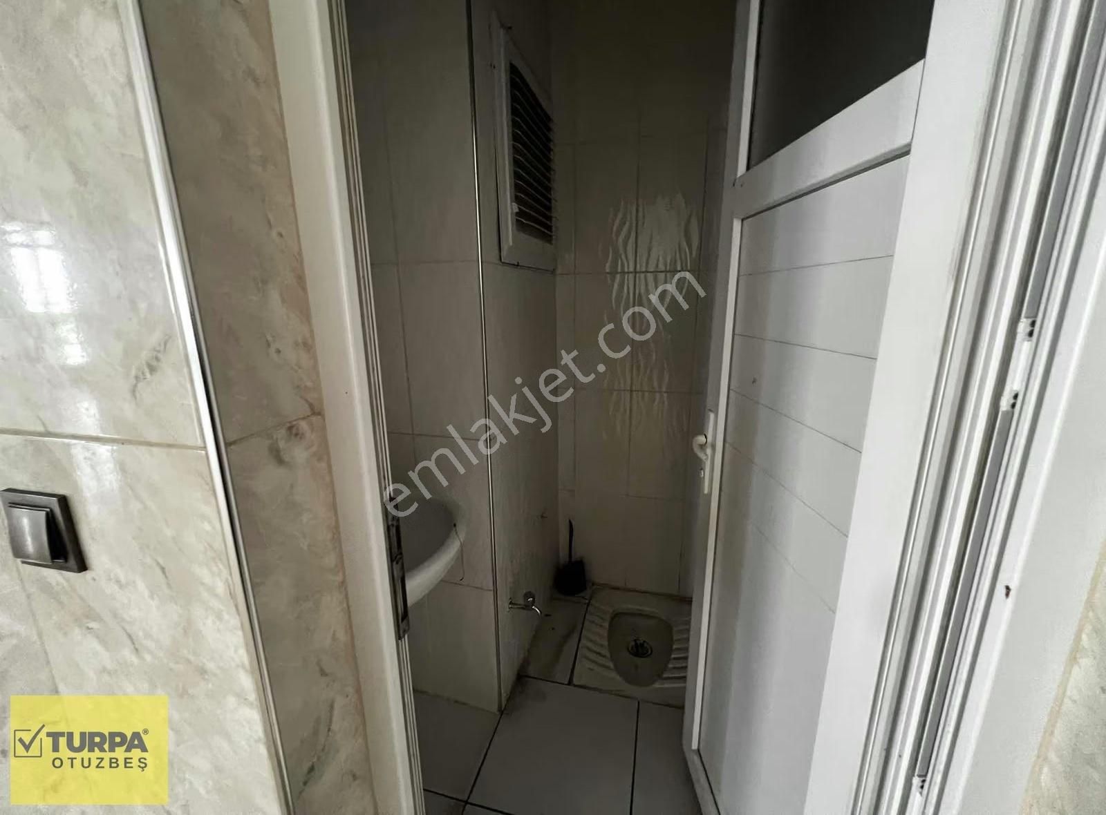 Turpa Otuzbeş'ten Köşe Konum Ferah Kiralık Dükkan 120 M² - Görsel 7