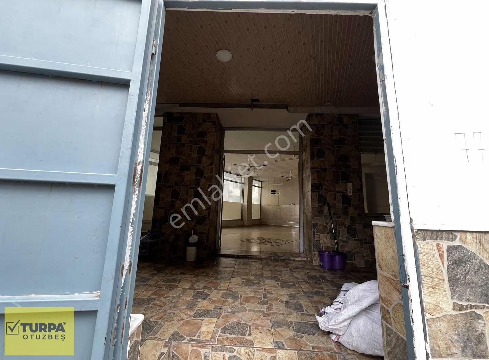 Turpa Otuzbeş'ten Köşe Konum Ferah Kiralık Dükkan 120 M² - Görsel 21
