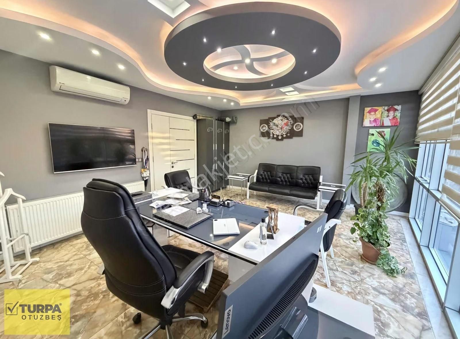 Turpa Otuzbeşten Tam Eşyalı Lüks Ofis Konseptli Dükkan