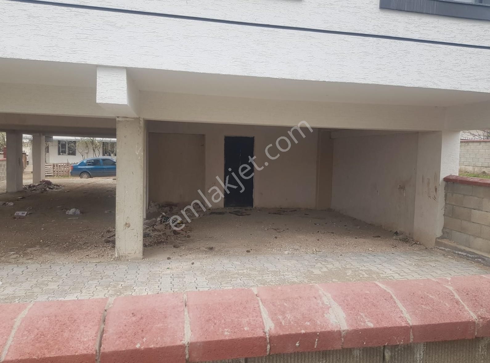 Kariyer'den Akhisarda Satılık Otopark Üstü 2+1 Daire - Görsel 6