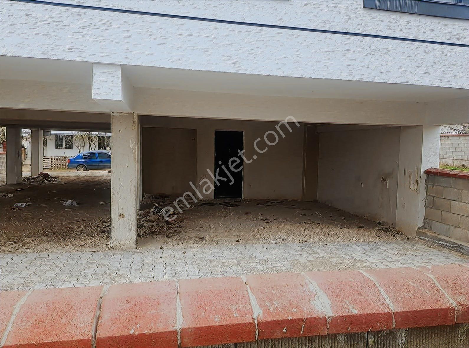 Kariyer'den Akhisarda Satılık Otopark Üstü 2+1 Daire - Görsel 8