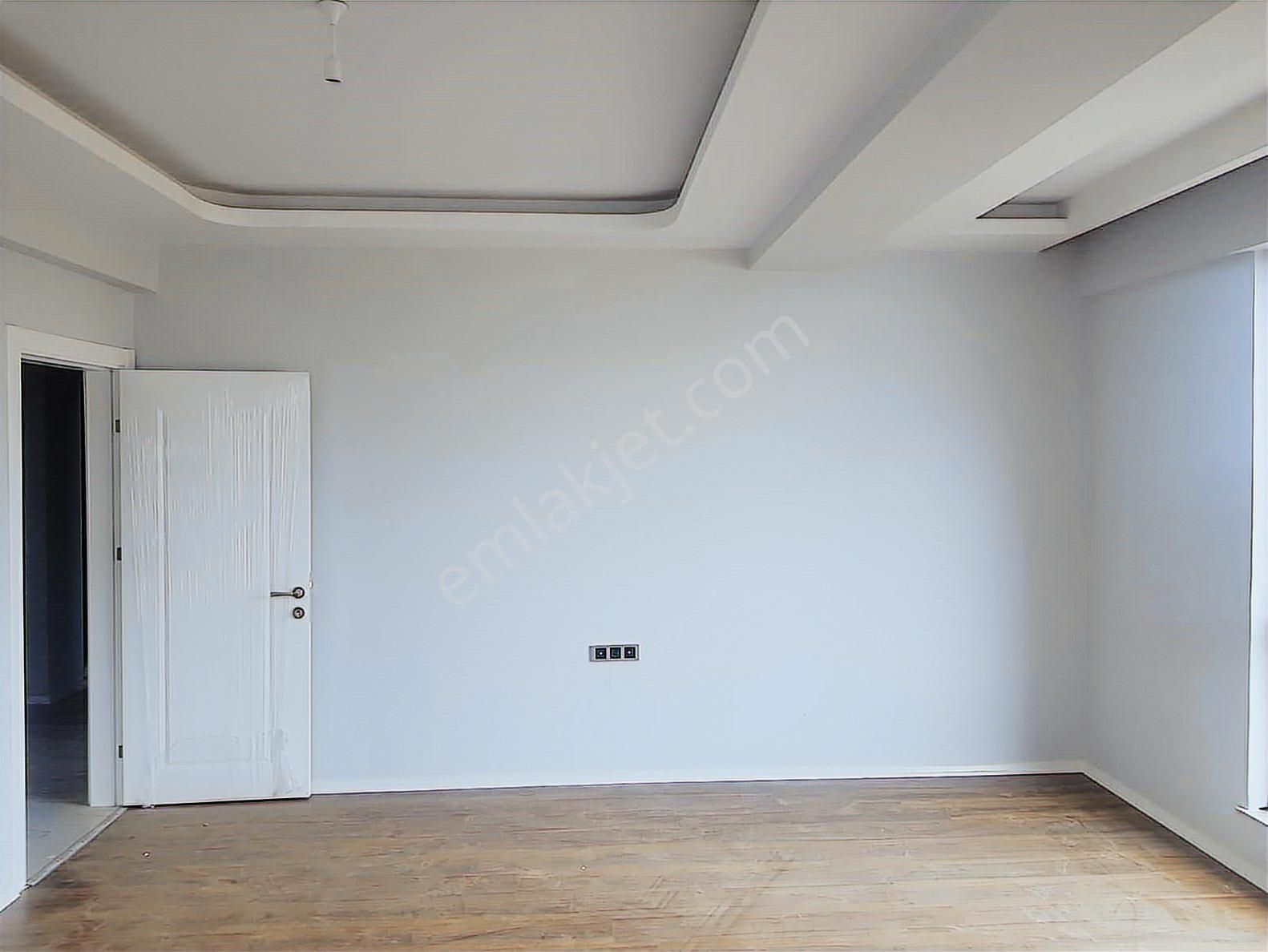 Kariyer'den Akhisarda Satılık Otopark Üstü 2+1 Daire - Görsel 12