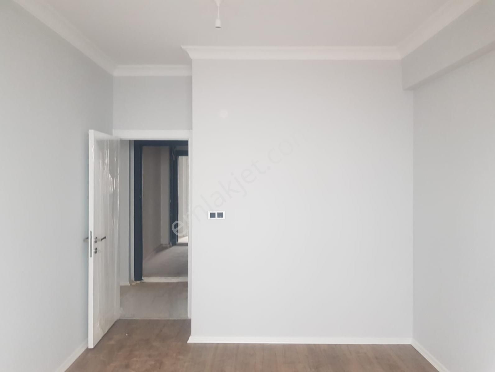 Kariyer'den Akhisarda Satılık Otopark Üstü 2+1 Daire - Görsel 9