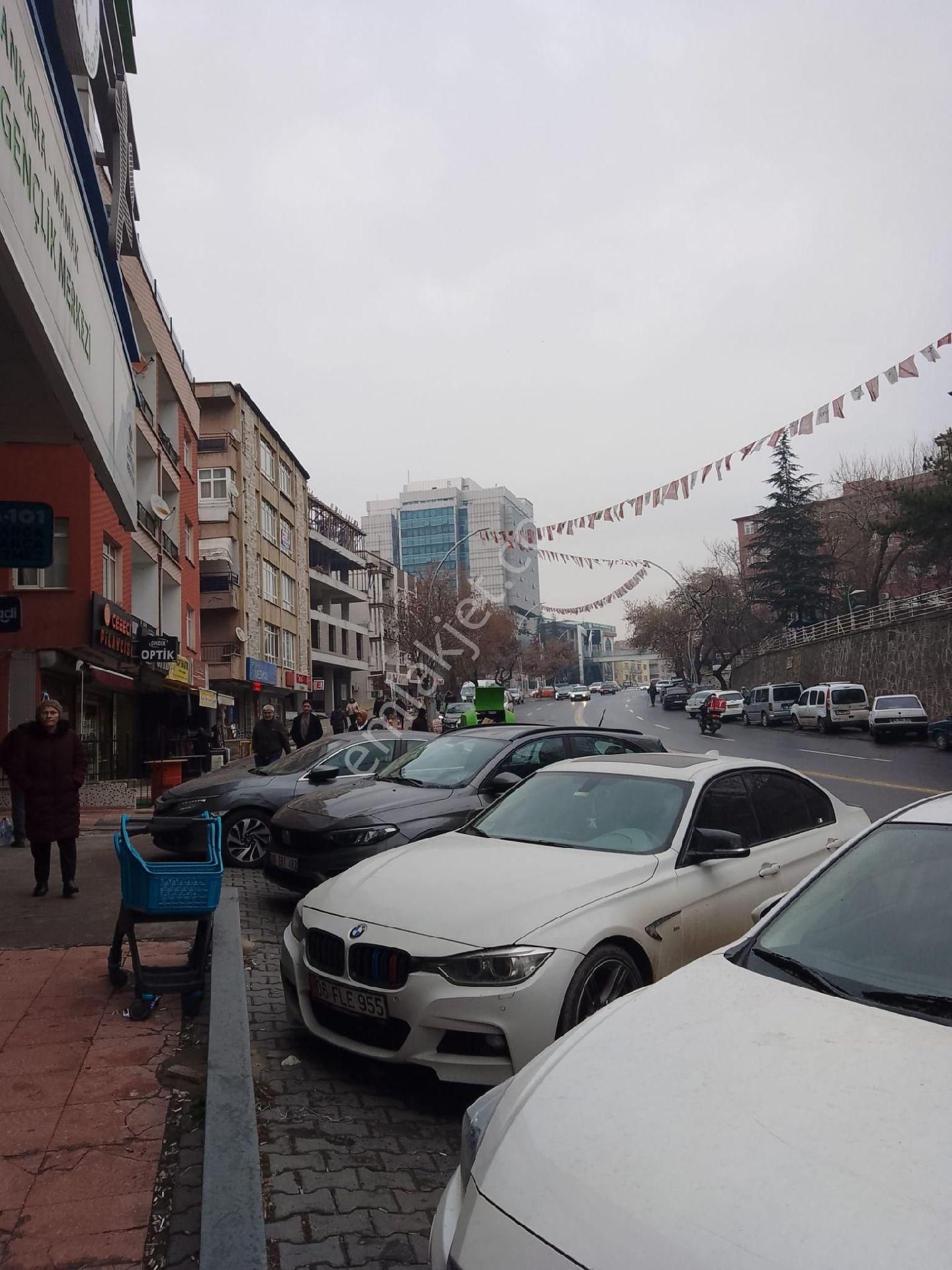 Hafızoğlu Emlak'tan Mamak Caddesi Üzerinde 3+1 Daire