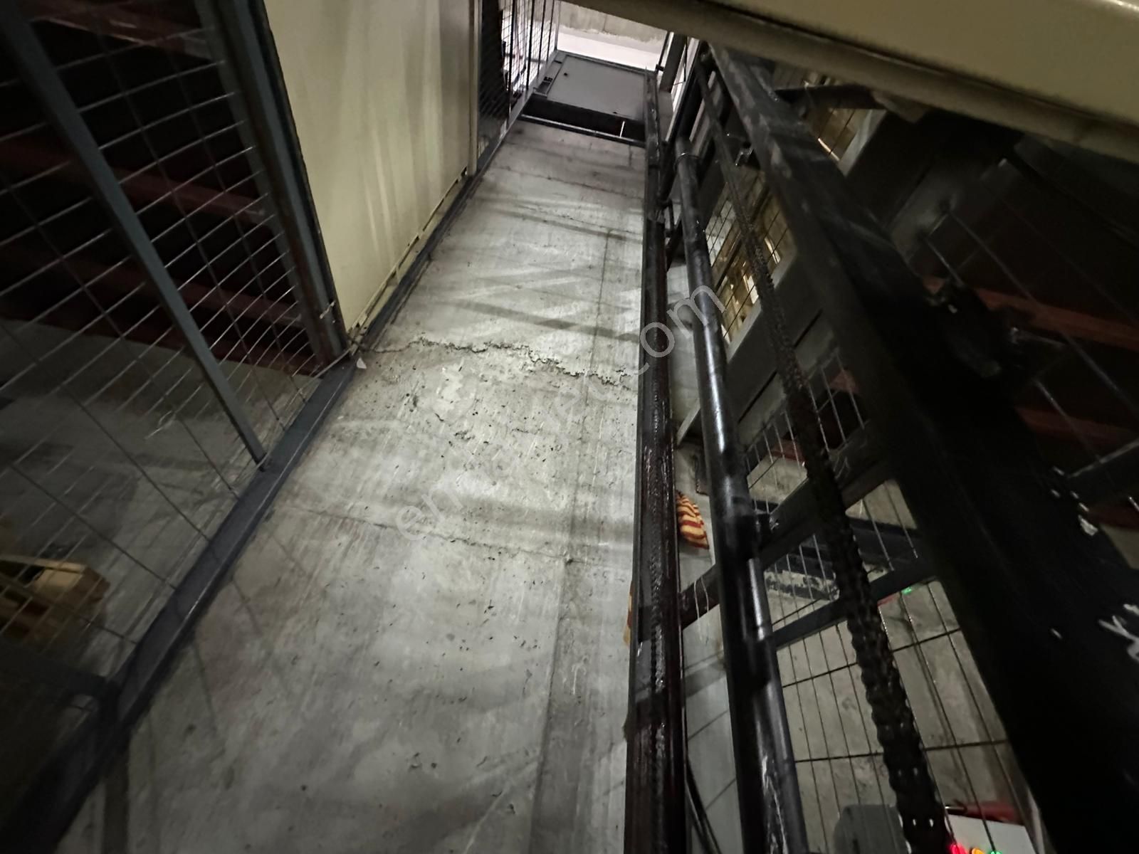 Esenler Menderes Mahallesinde 700m2/2 Katlı / 5 Yılıık Binada Kiralık Depo - Görsel 21