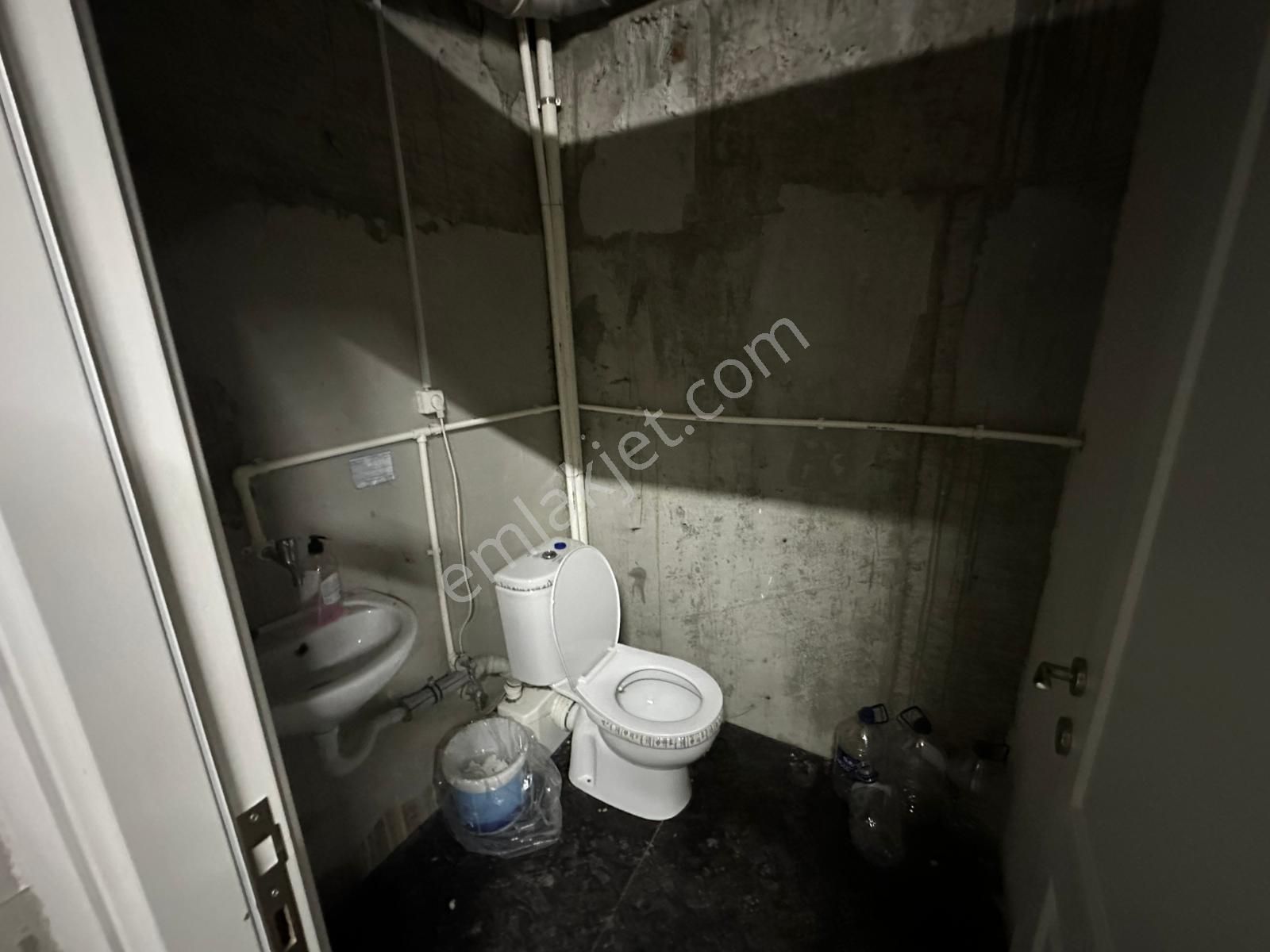 Esenler Menderes Mahallesinde 700m2/2 Katlı / 5 Yılıık Binada Kiralık Depo - Görsel 14