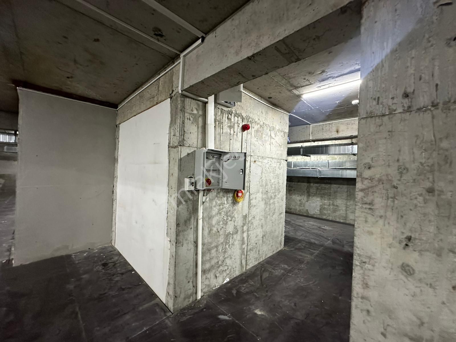 Esenler Menderes Mahallesinde 700m2/2 Katlı / 5 Yılıık Binada Kiralık Depo - Görsel 17