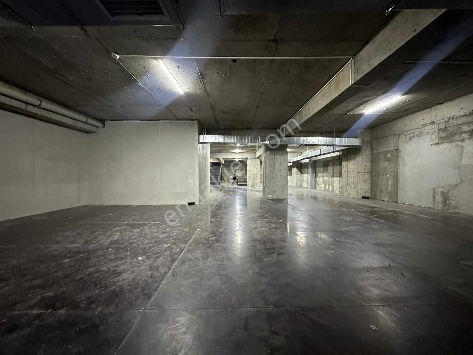Esenler Menderes Mahallesinde 700m2/2 Katlı / 5 Yılıık Binada Kiralık Depo - Görsel 6