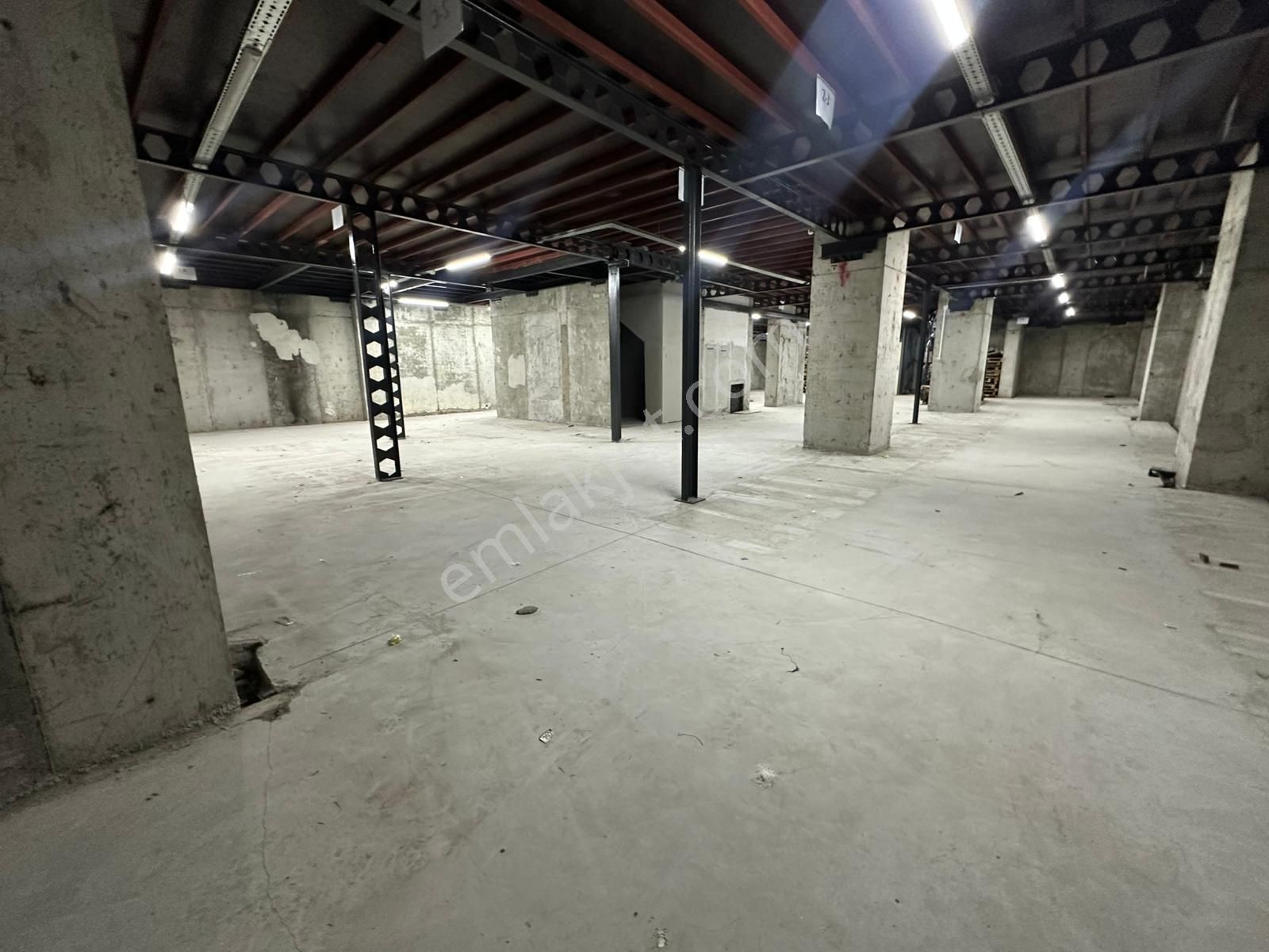 Esenler Menderes Mahallesinde 700m2/2 Katlı / 5 Yılıık Binada Kiralık Depo - Görsel 12