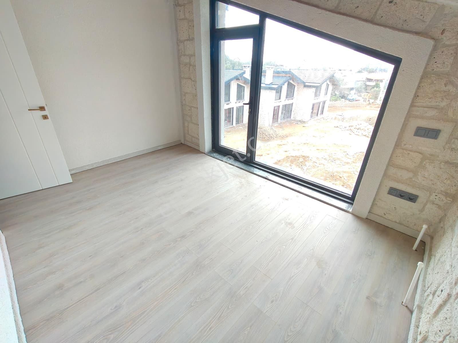 Urla Balıklıova'da Site İçerisinde Alaçatı Tarzı Taş Villa - Görsel 22