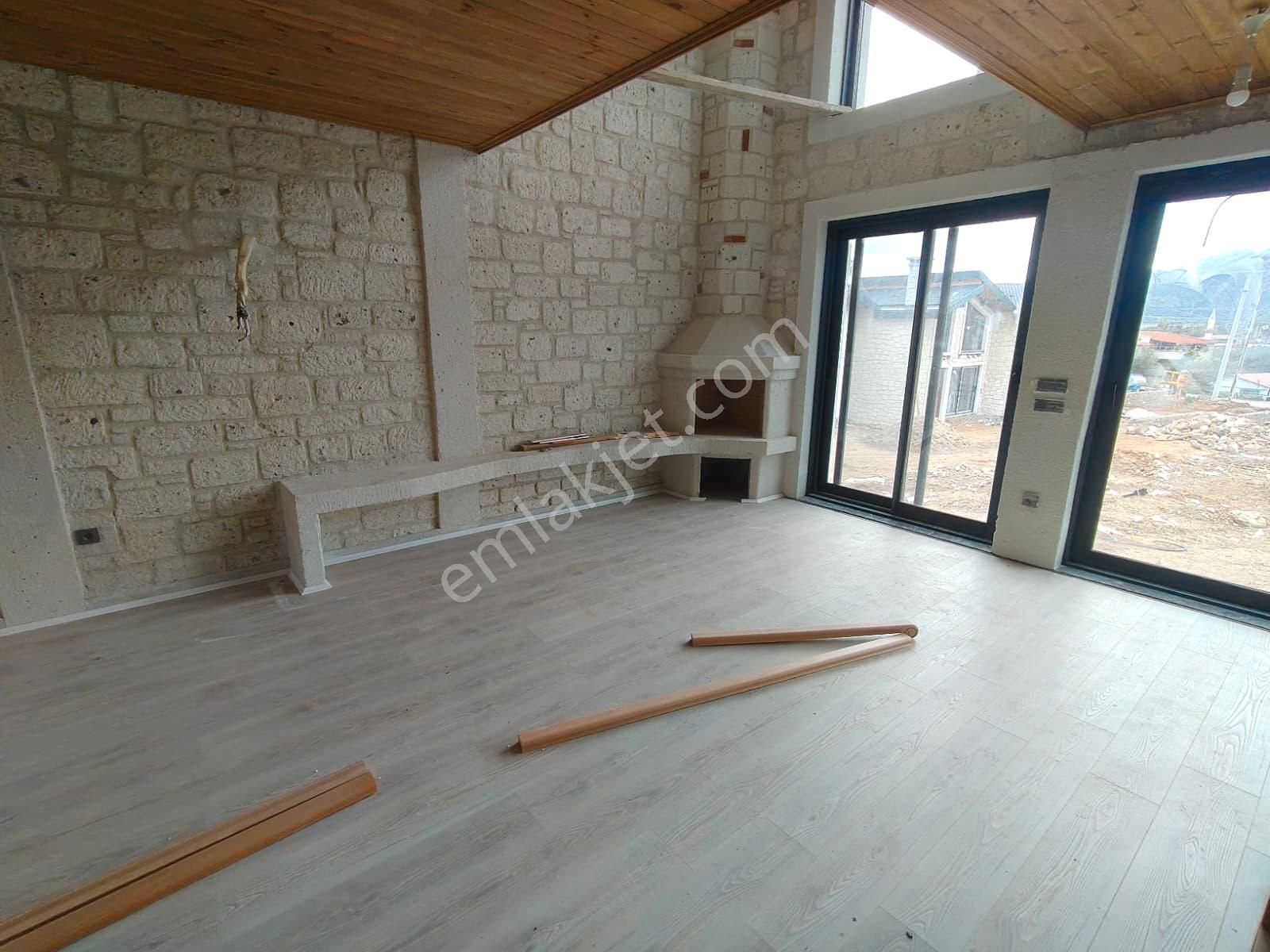 Urla Balıklıova'da Site İçerisinde Alaçatı Tarzı Taş Villa - Görsel 8