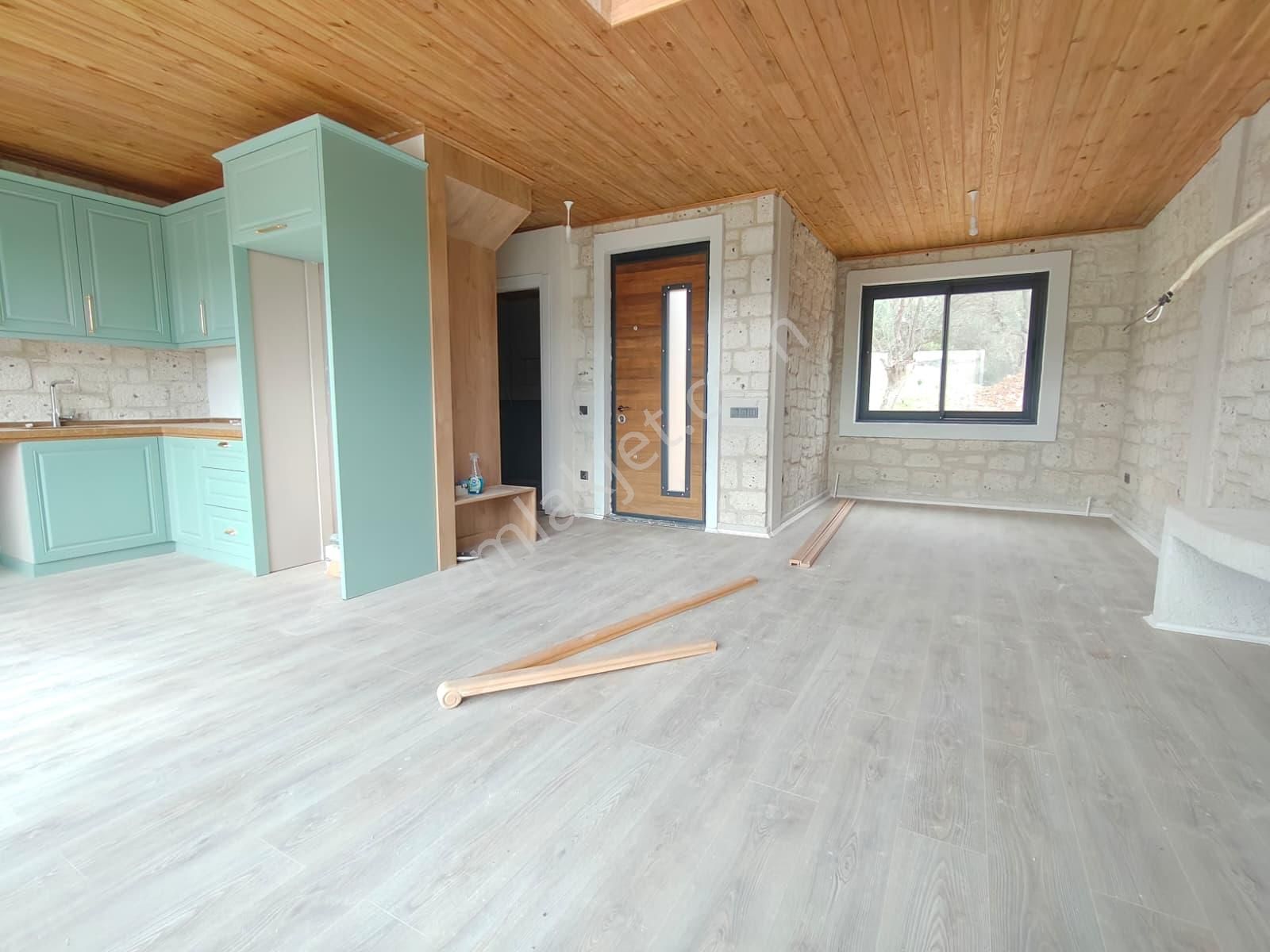 Urla Balıklıova'da Site İçerisinde Alaçatı Tarzı Taş Villa - Görsel 3