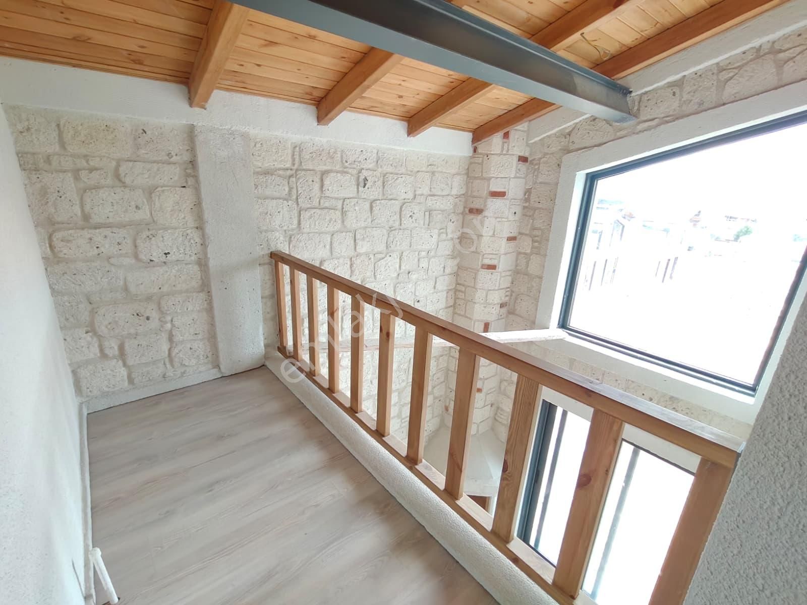 Urla Balıklıova'da Site İçerisinde Alaçatı Tarzı Taş Villa - Görsel 15