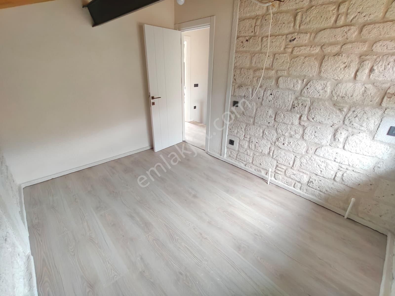 Urla Balıklıova'da Site İçerisinde Alaçatı Tarzı Taş Villa - Görsel 19