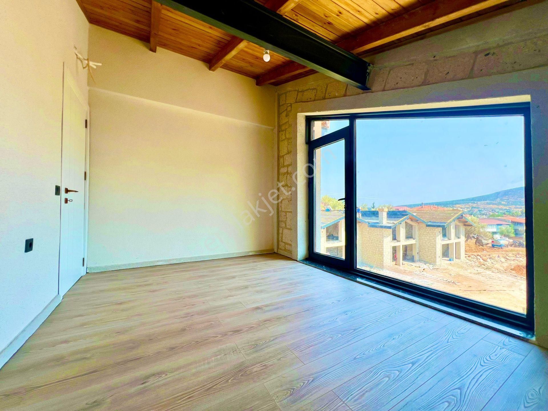 Urla Balıklıova'da Site İçerisinde Alaçatı Tarzı Taş Villa - Görsel 32